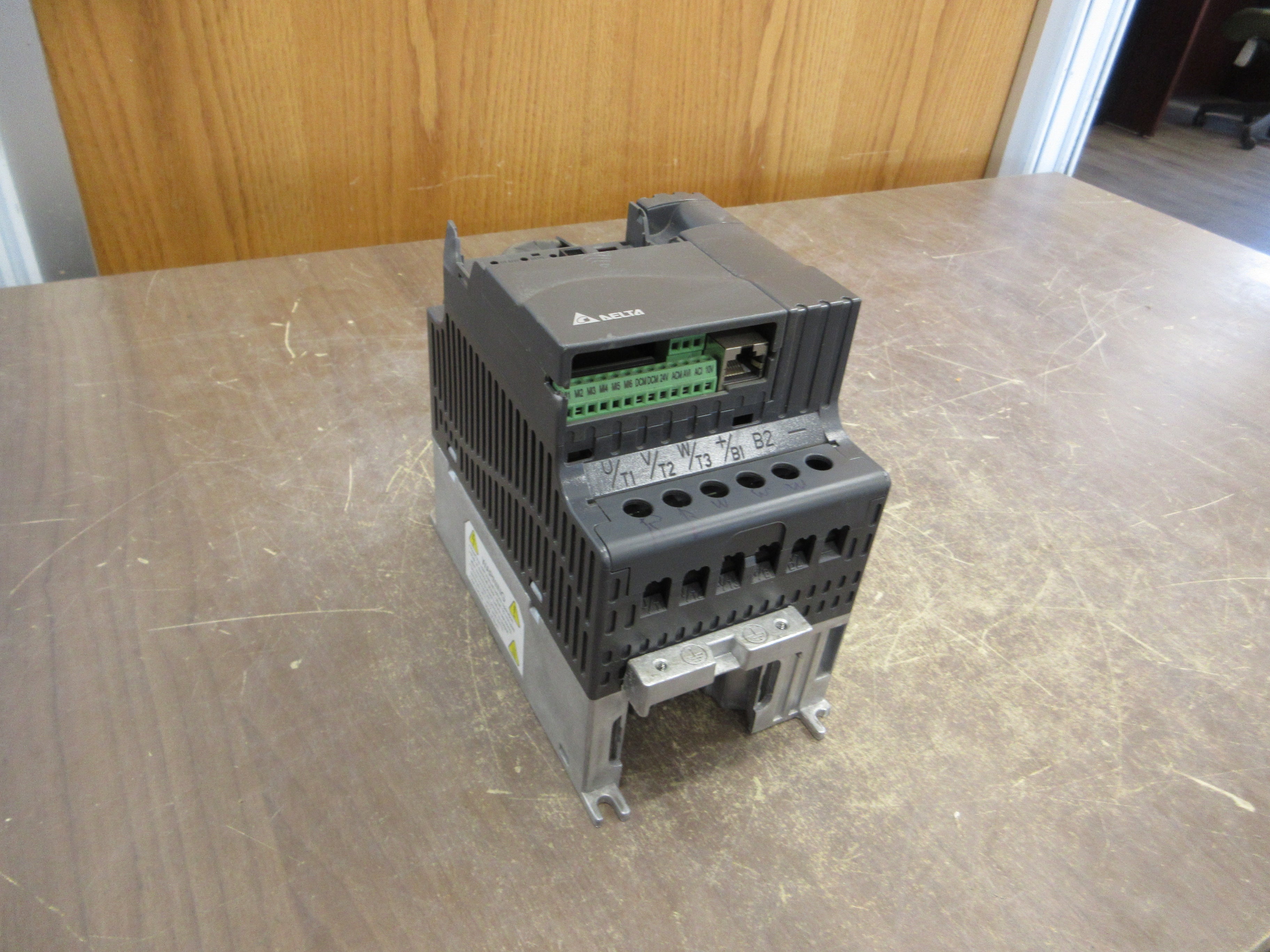 Delta AC Drive VFD007E11A 1HP Input: 1Ph 100-120V 50/60Hz 18A Used