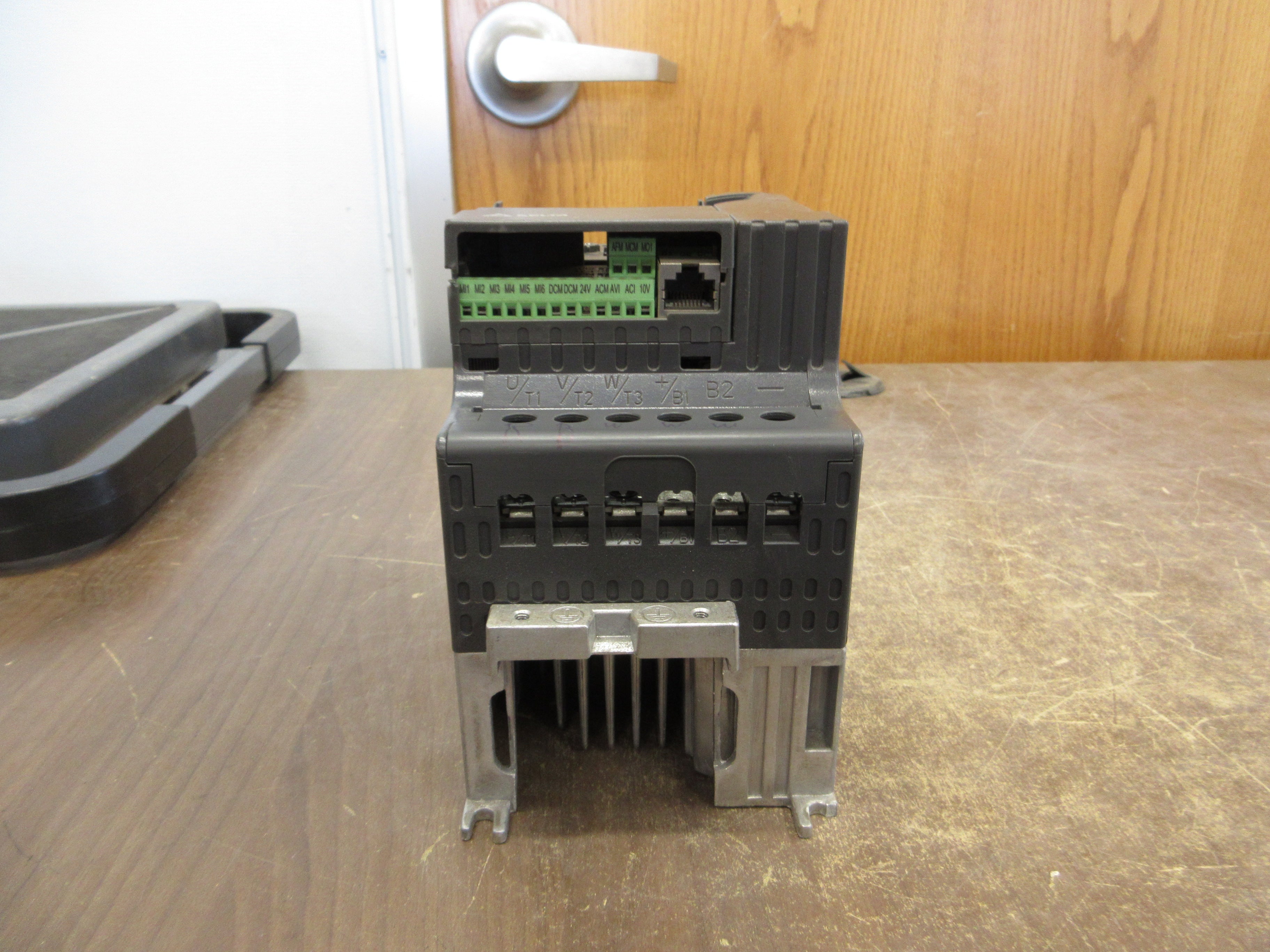 Delta AC Drive VFD007E11A 1HP Input: 1Ph 100-120V 50/60Hz 18A Used