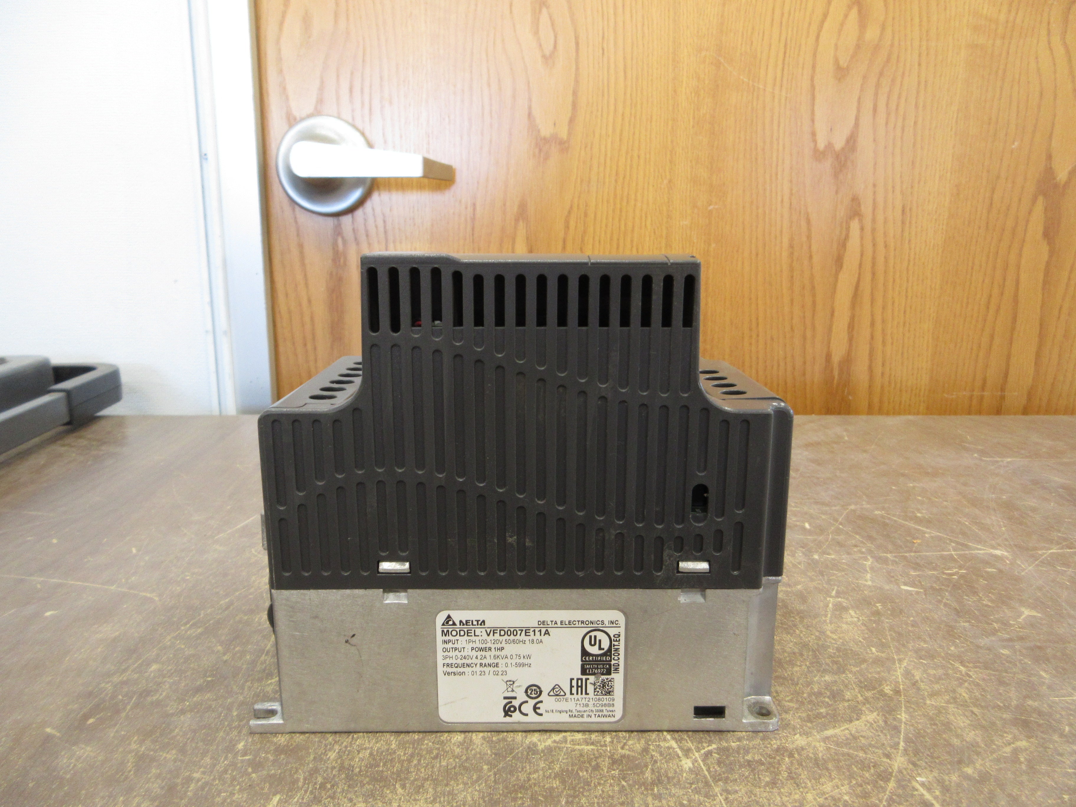 Delta AC Drive VFD007E11A 1HP *No Terminal Cover* *Chipped Corner* Used