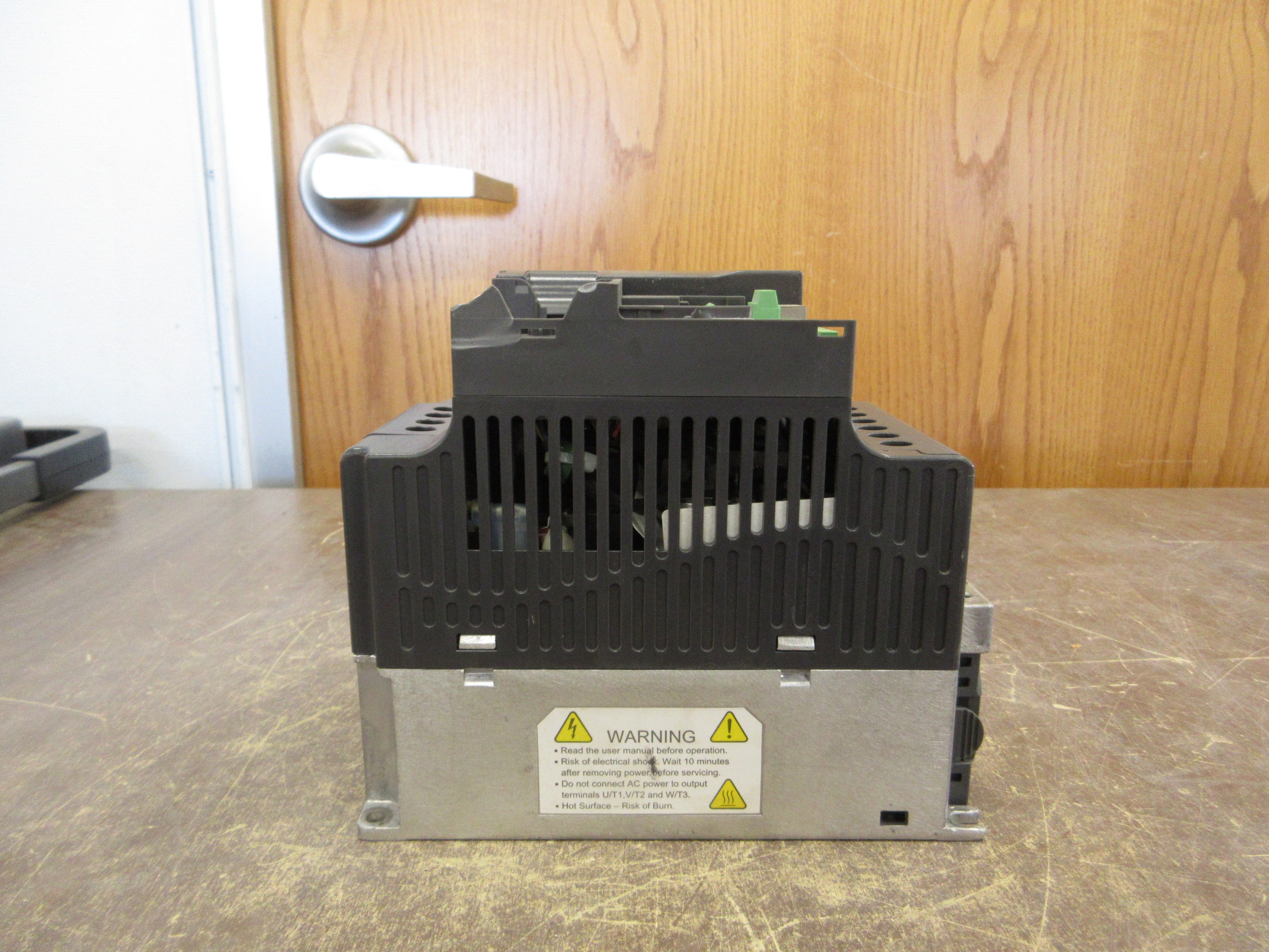 Delta AC Drive VFD007E11A 1HP *No Terminal Cover* *Chipped Corner* Used