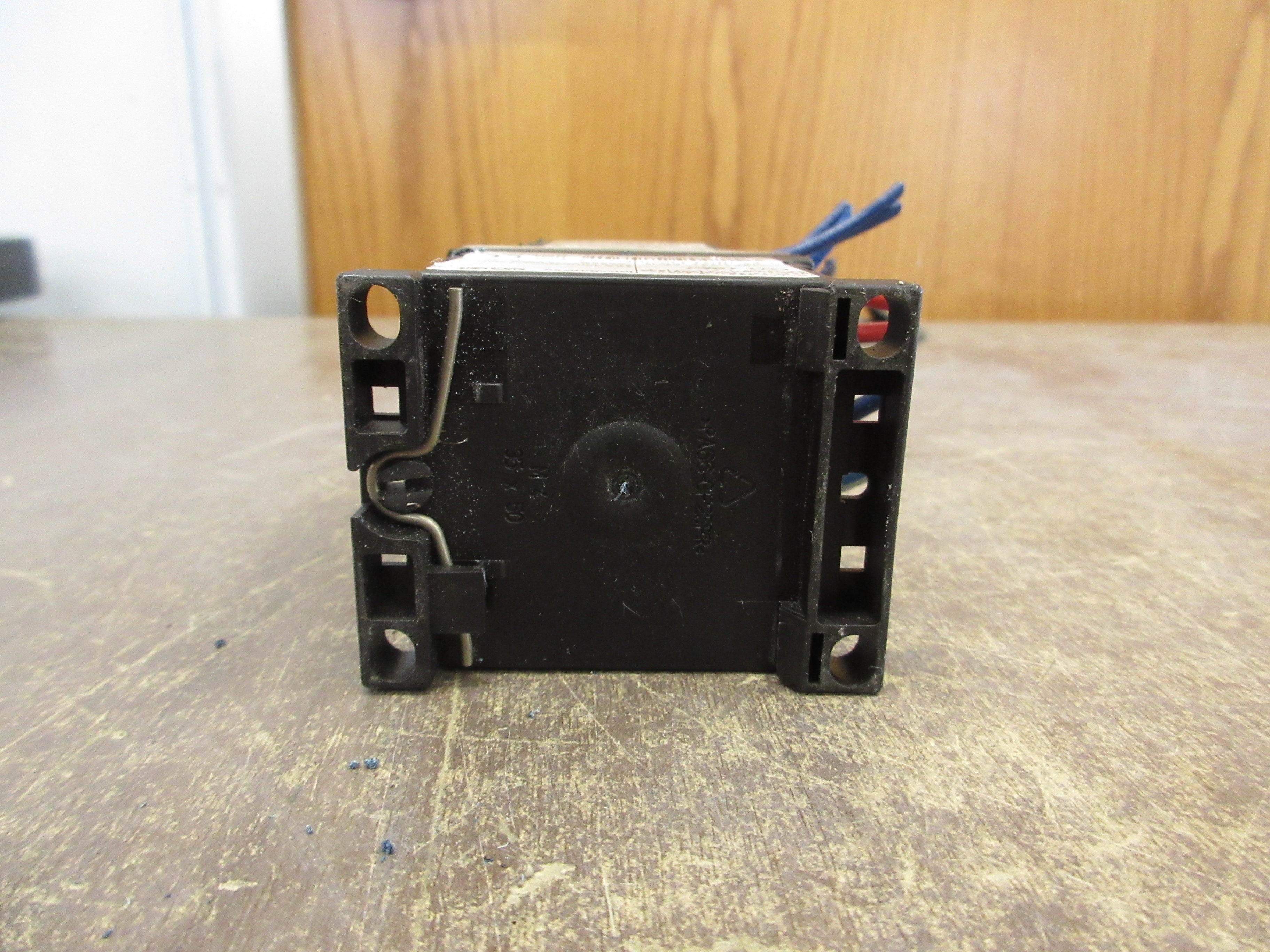 Siemens Sirius Contactor 3RH1140-1BB40 24VDC Coil 10A 600V w/Aux Contact Used