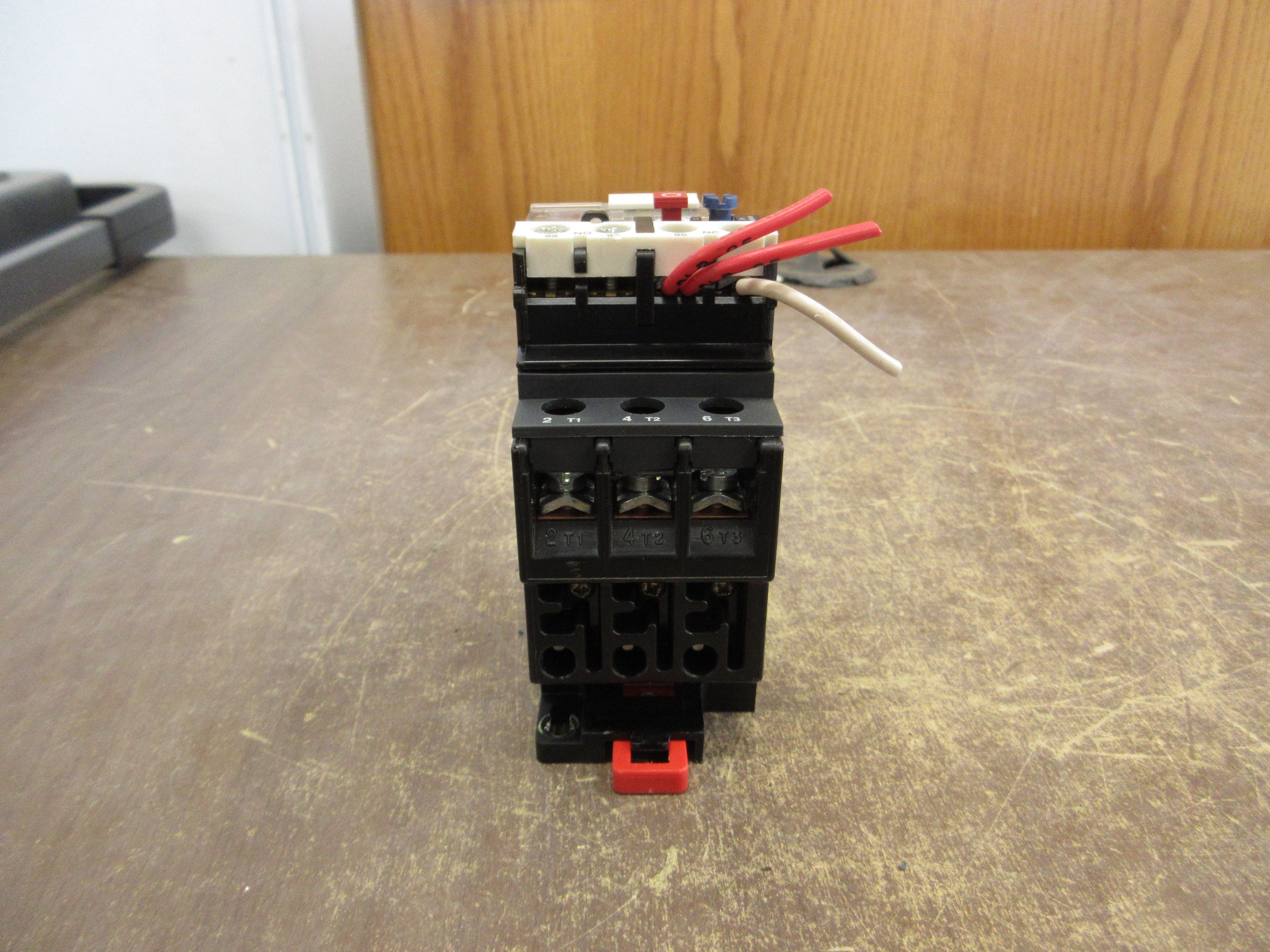 Schneider Electric Solid State Overload LRD1530 Trip: 23-28A w/ DIN-Rail Adapter