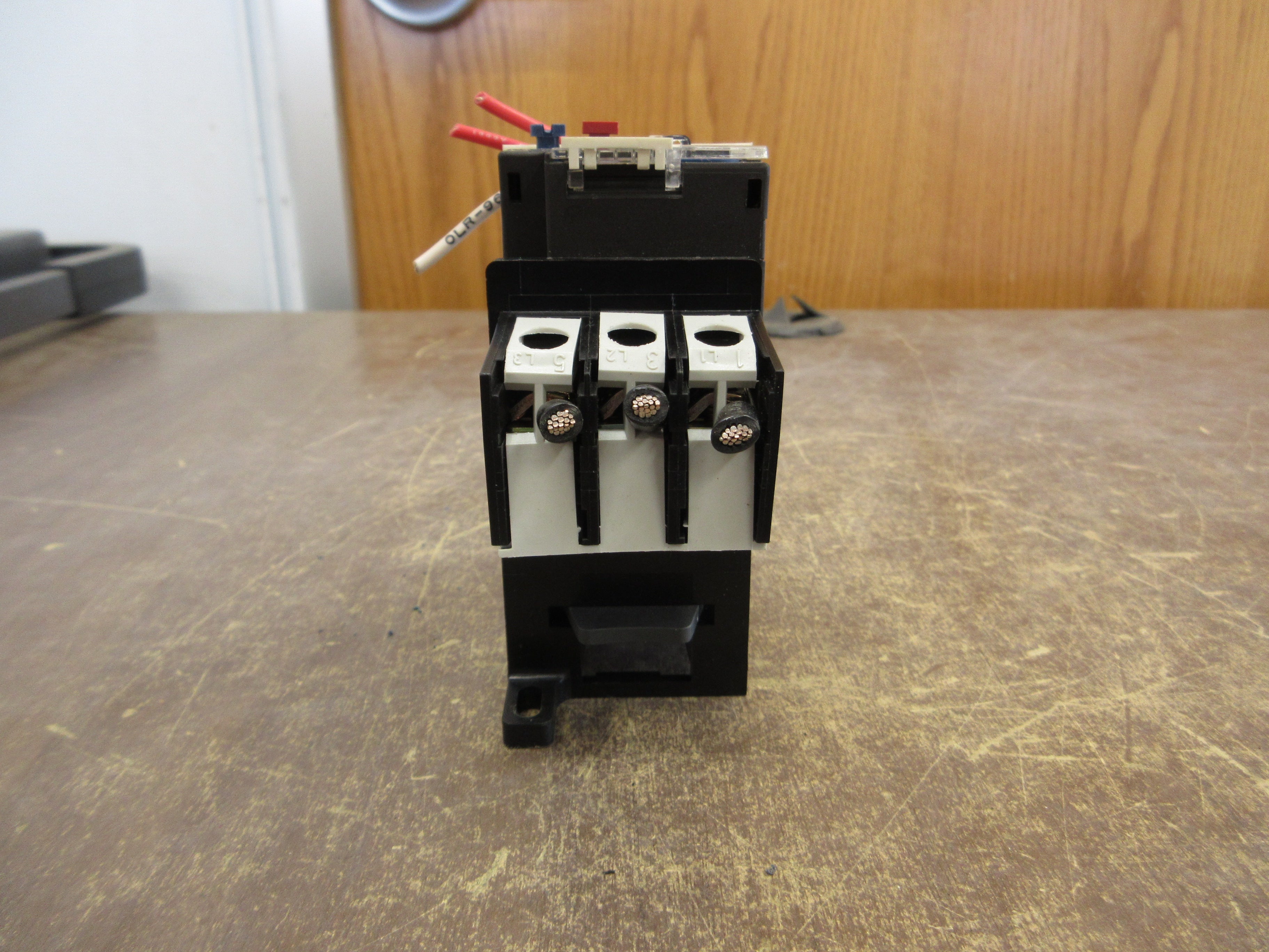 Schneider Electric Solid State Overload LRD1530 Trip: 23-28A w/ DIN-Rail Adapter