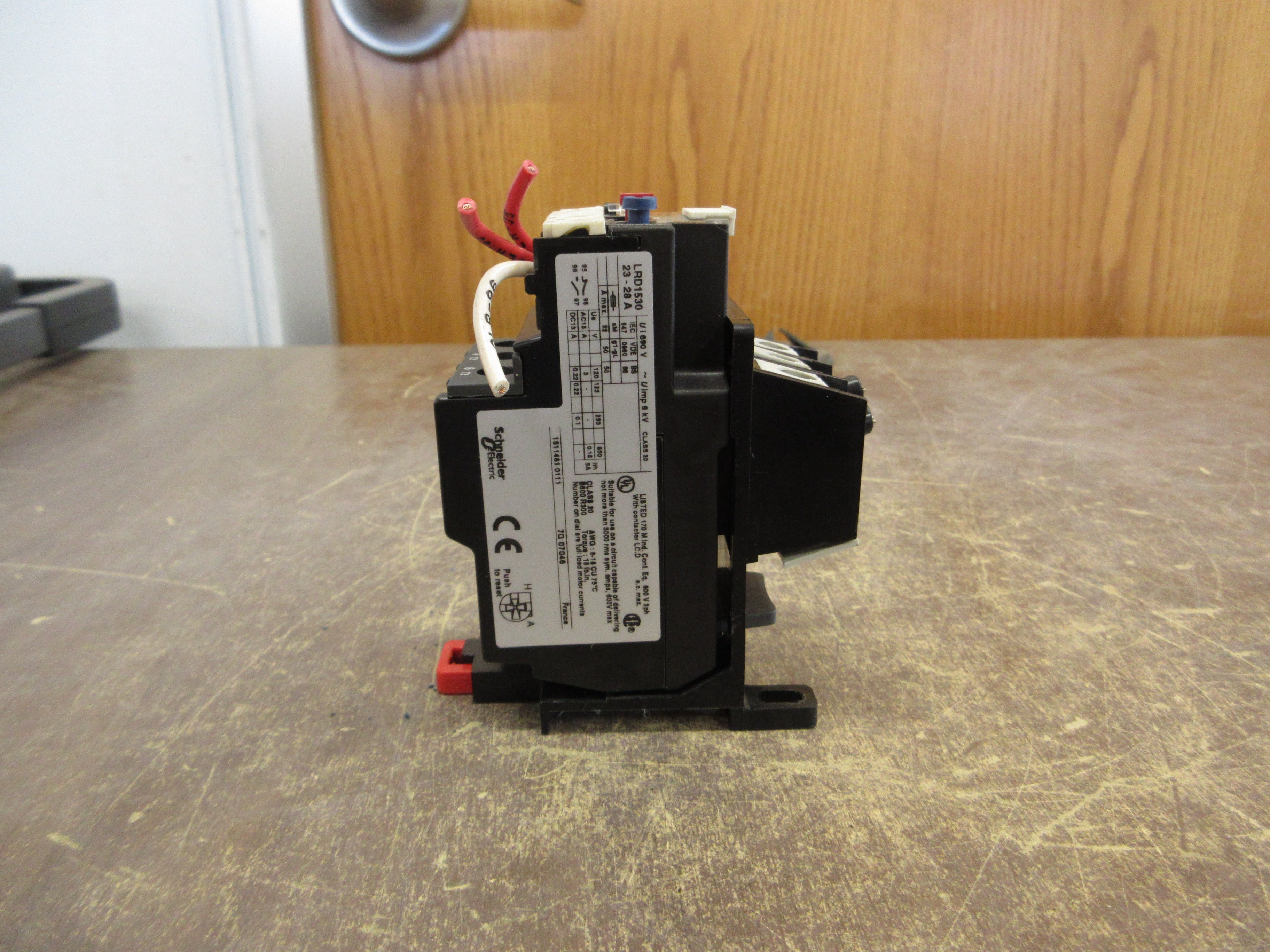 Schneider Electric Solid State Overload LRD1530 Trip: 23-28A w/ DIN-Rail Adapter