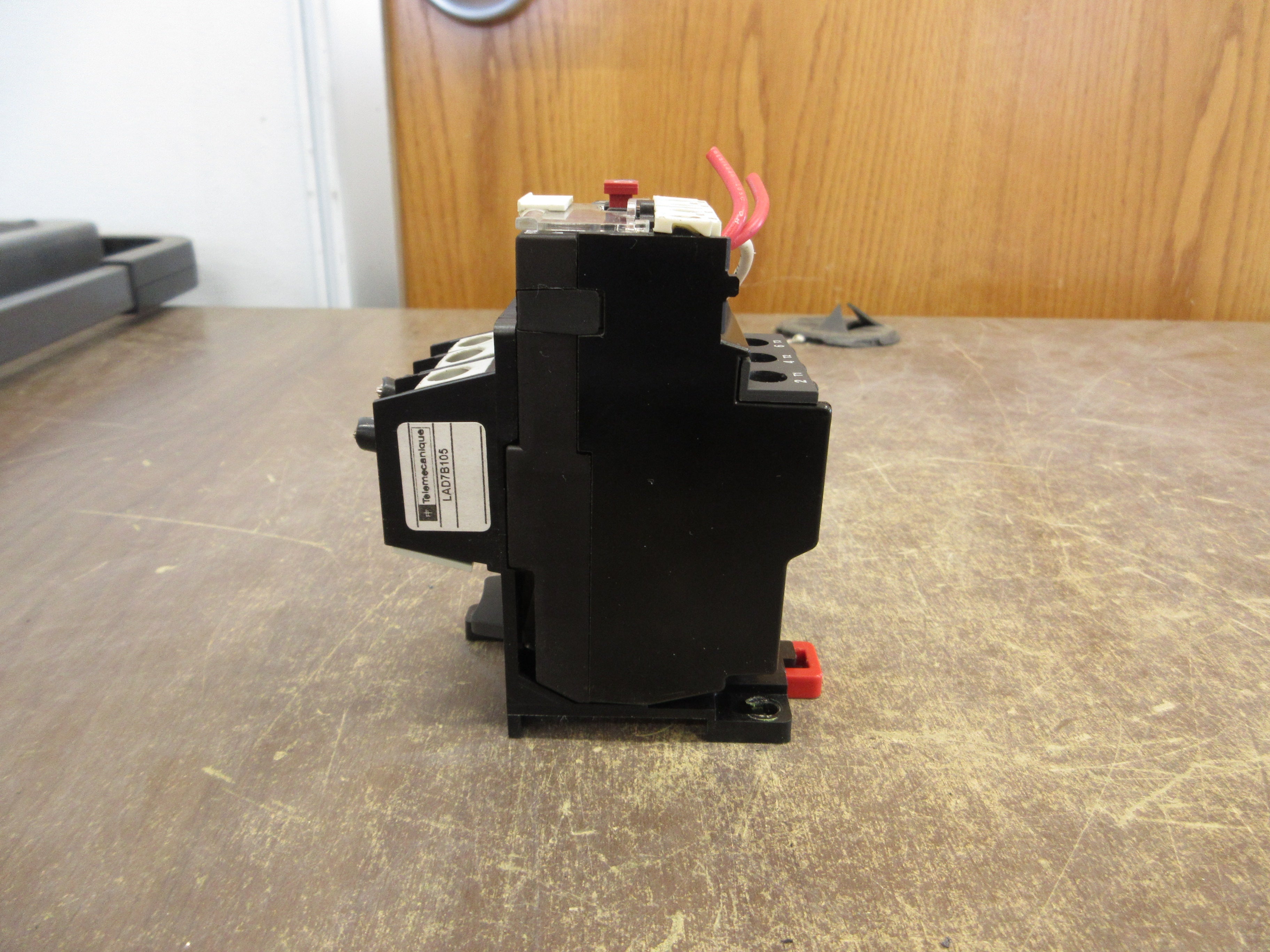Schneider Electric Solid State Overload LRD1530 Trip: 23-28A w/ DIN-Rail Adapter