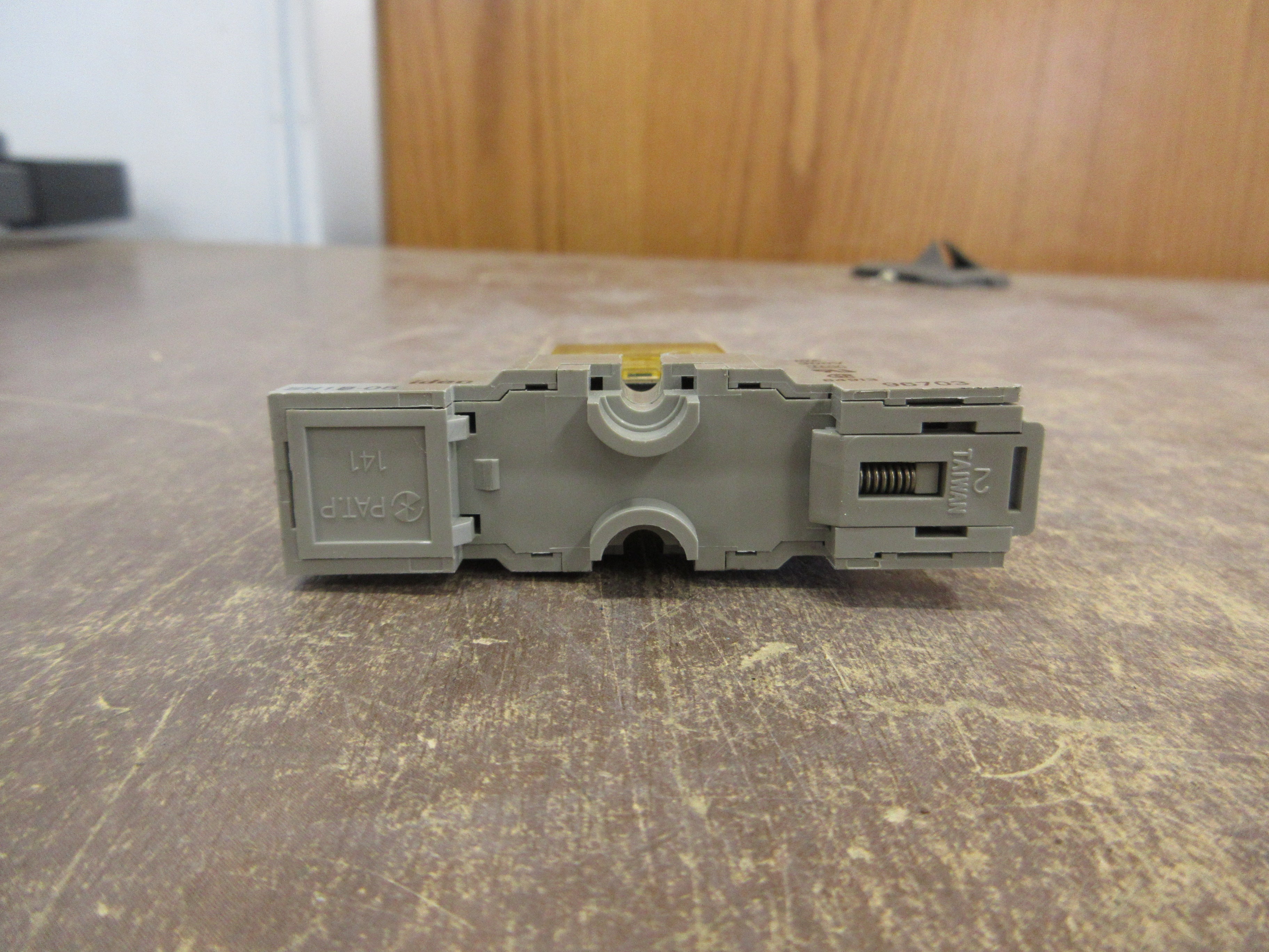 Idec Relay RHIB-U 24V Coil w/ Base *Lot of 2* Used