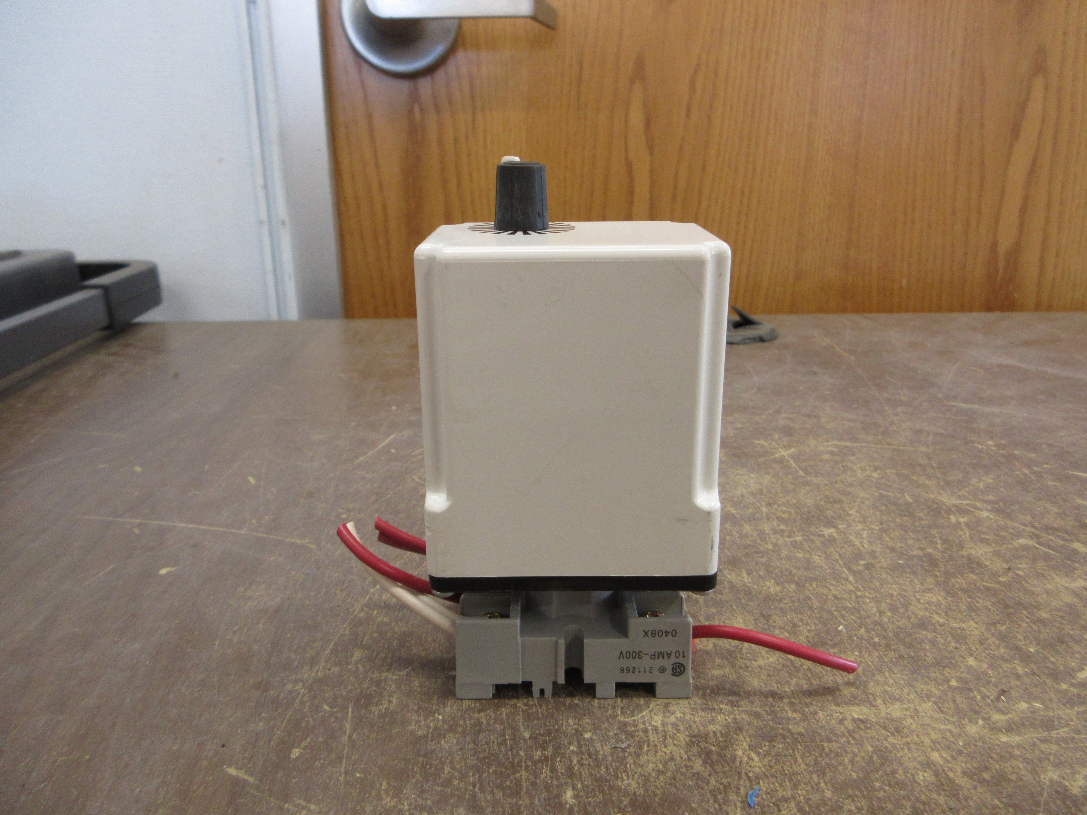 Square D Timing Relay 9050 JCK12V20 Ser. D Range: 0.3-30 Sec w/ Base Used
