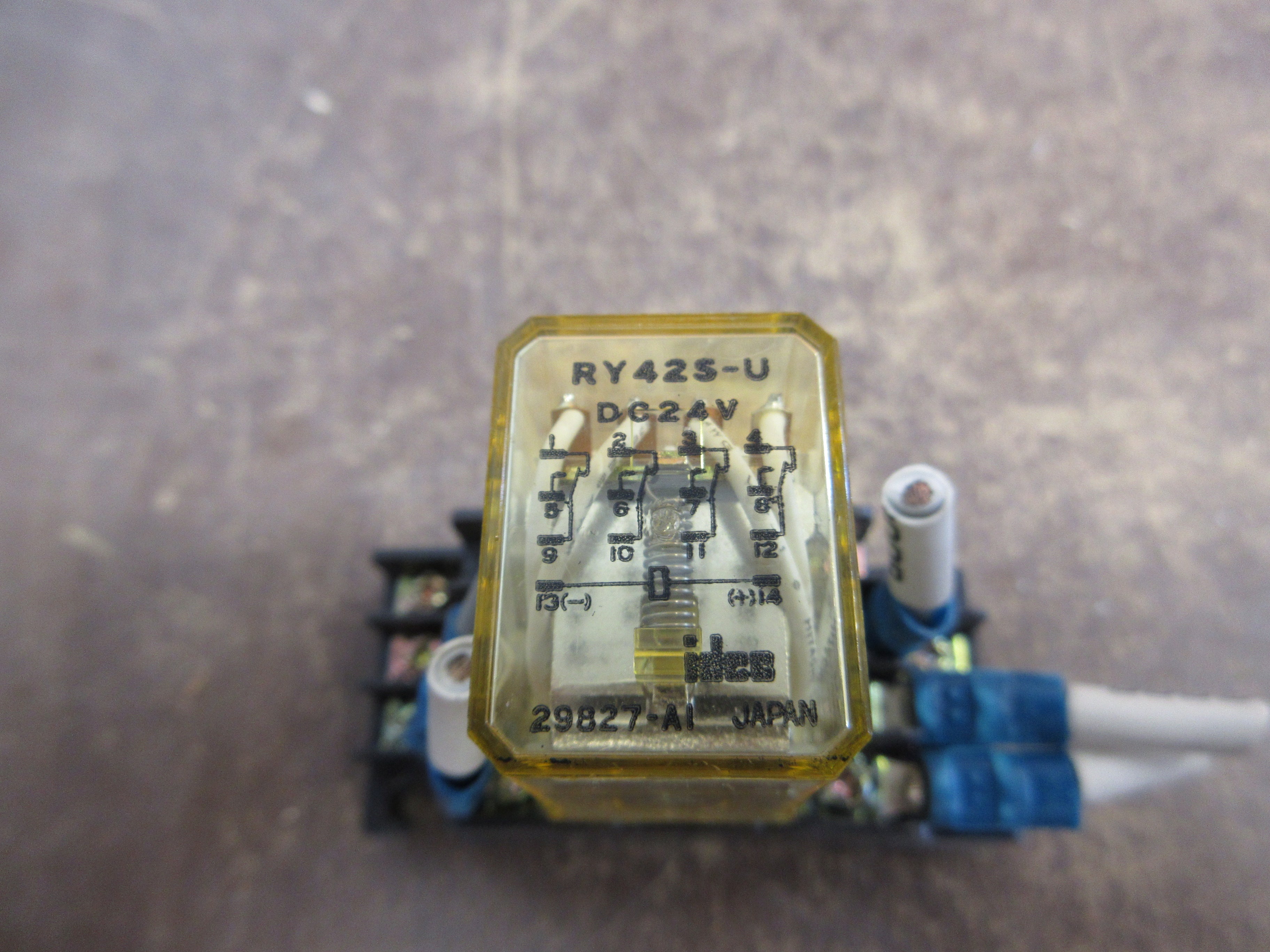 Idec Relay RY42S-U 24VDC Coil w/ Base *Lot of 3* *(1) Broken Mounting Foot* Used