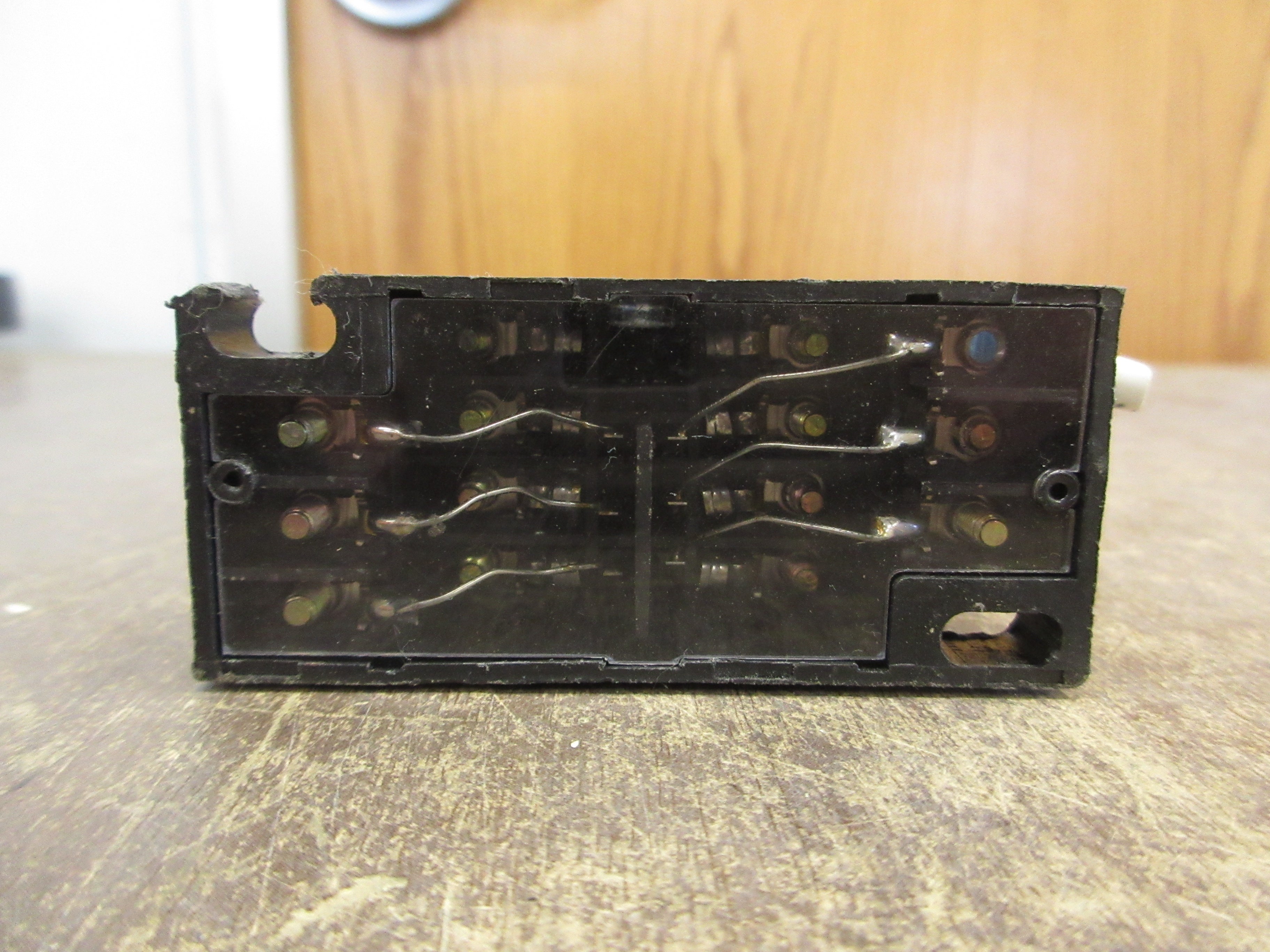 Idec Relay RY42S-U 24VDC Coil w/ Base *Lot of 3* *(1) Broken Mounting Foot* Used