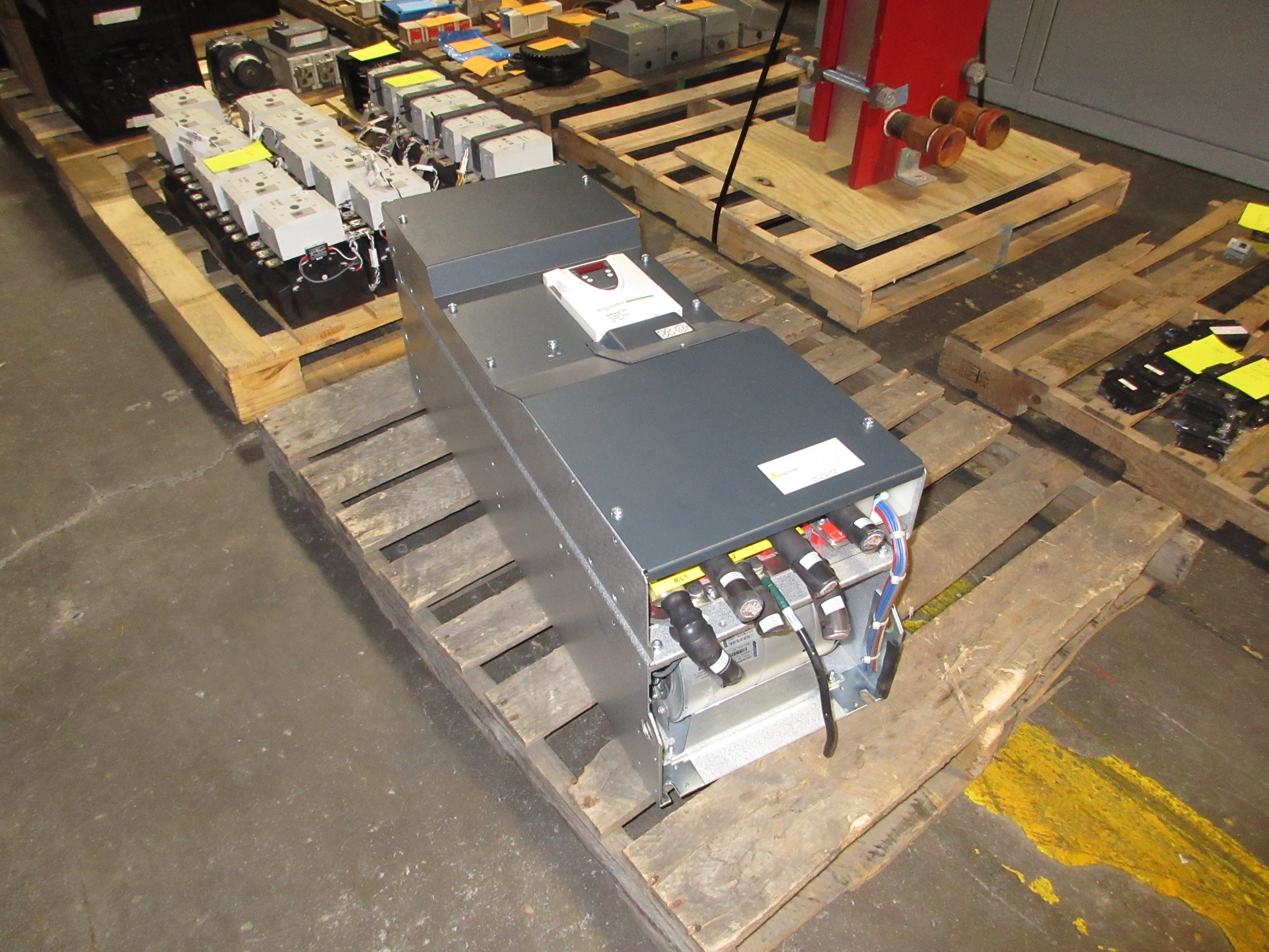 Schneider Electric Altivar 61 AC Drive ATV61HC16N4D 250HP 3Ph Used