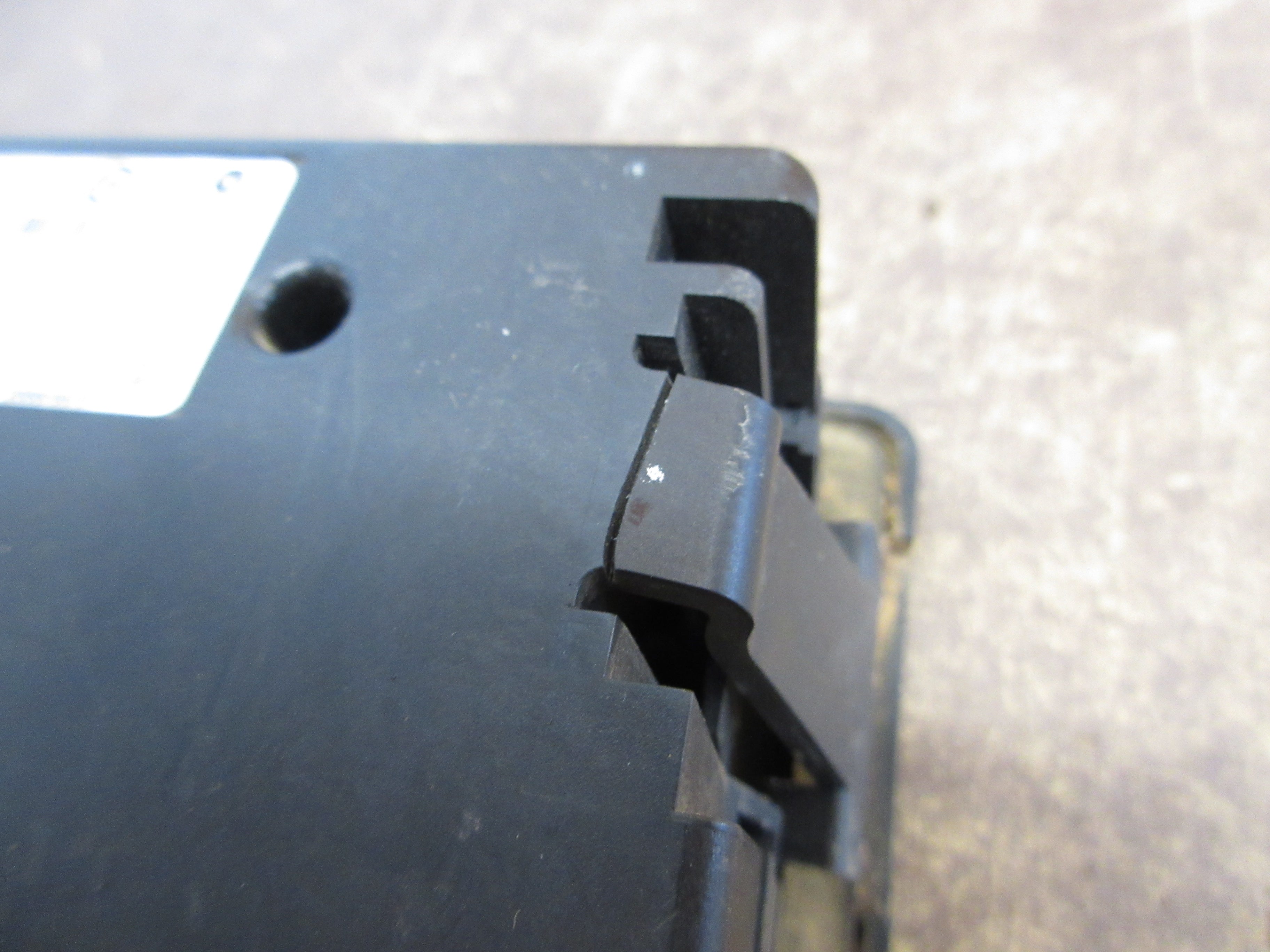 Allen-Bradley PanelView C600 2711C-T6C Ser. B Rev. A *(2) Broken Mounting Clip*