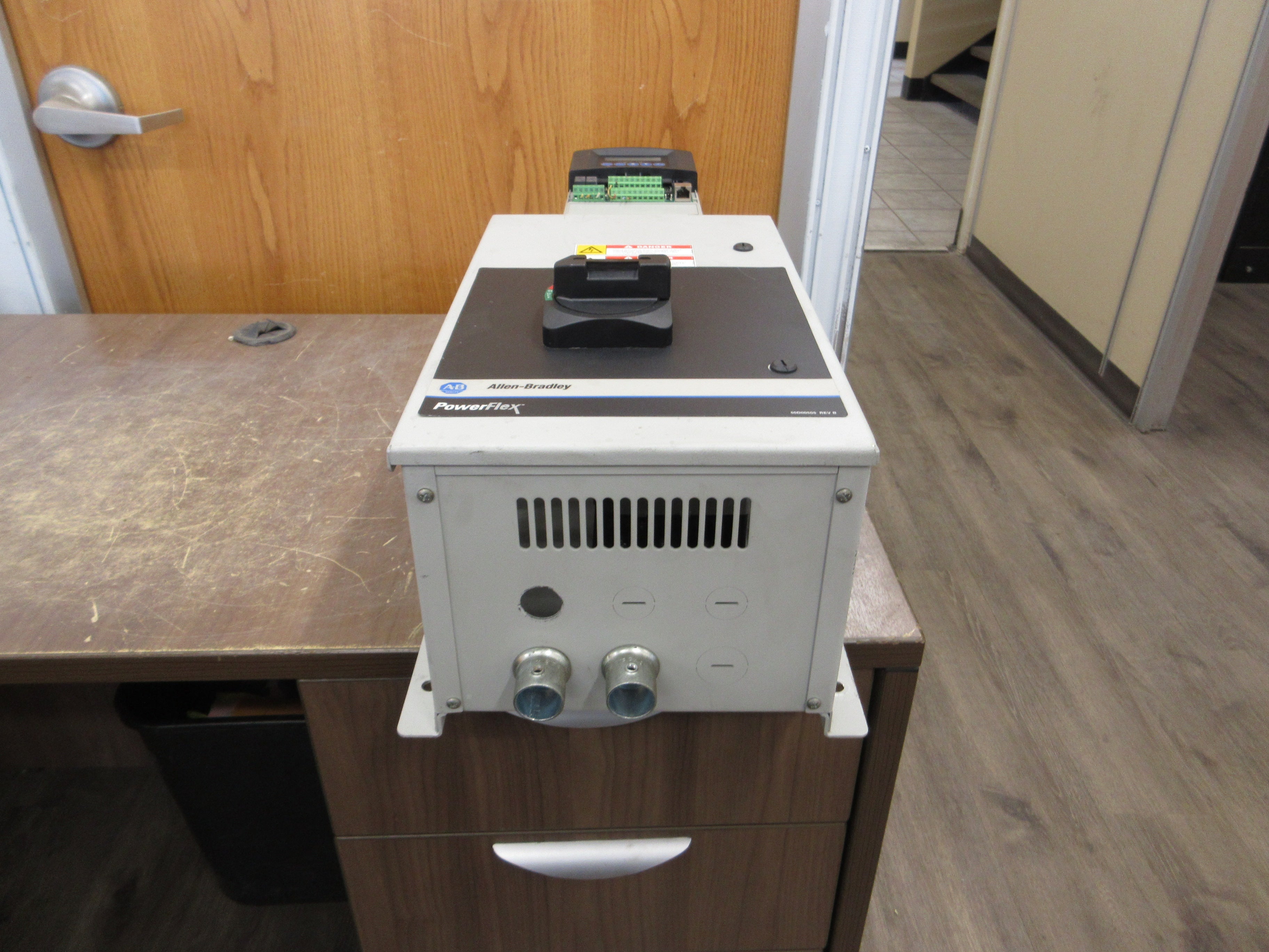 Allen-Bradley PowerFlex 400 AC Drive w/ Disconnect 22C-D017N103 10HP 3Ph Used