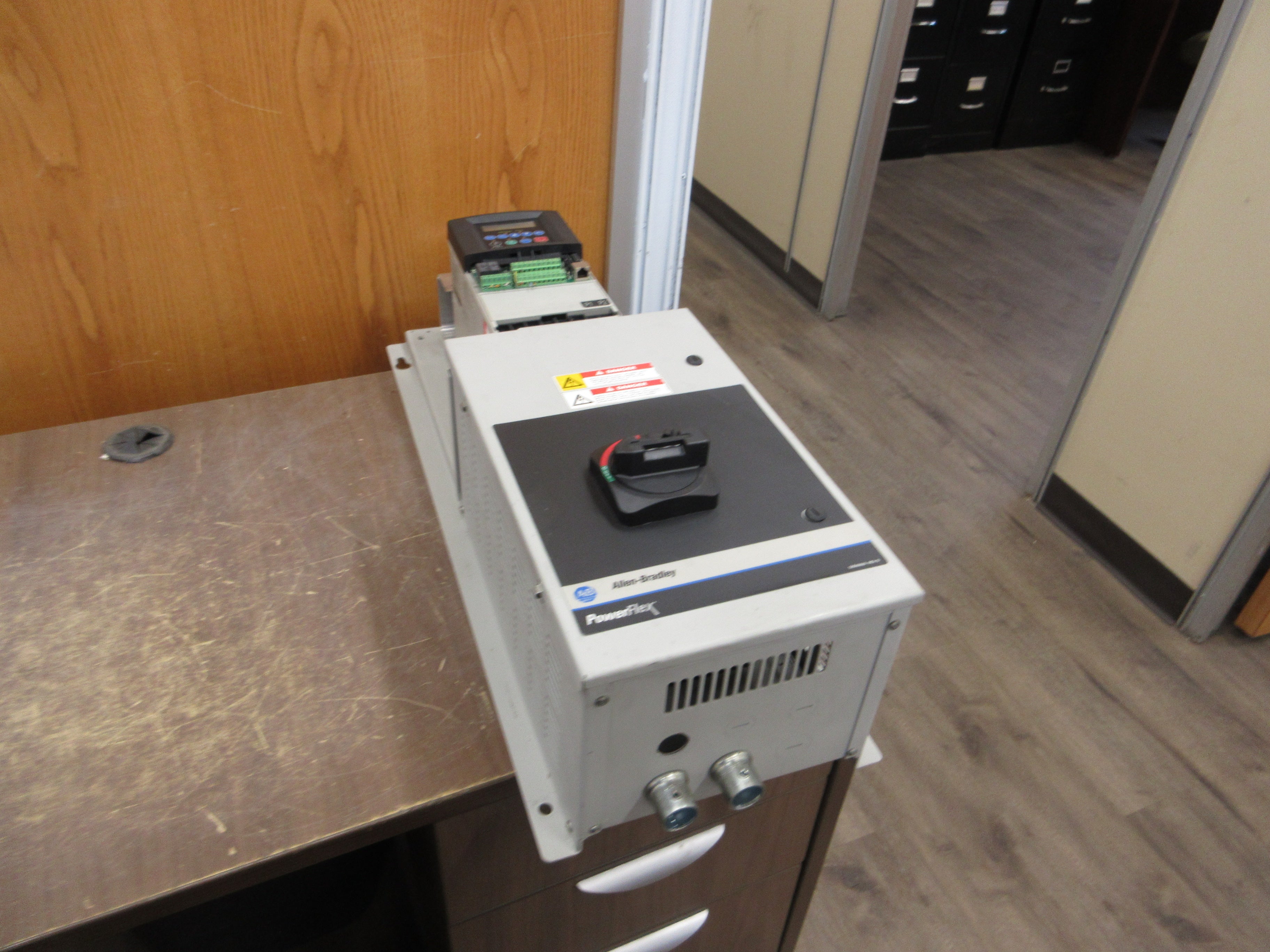 Allen-Bradley PowerFlex 400 AC Drive w/ Disconnect 22C-D017N103 10HP 3Ph Used