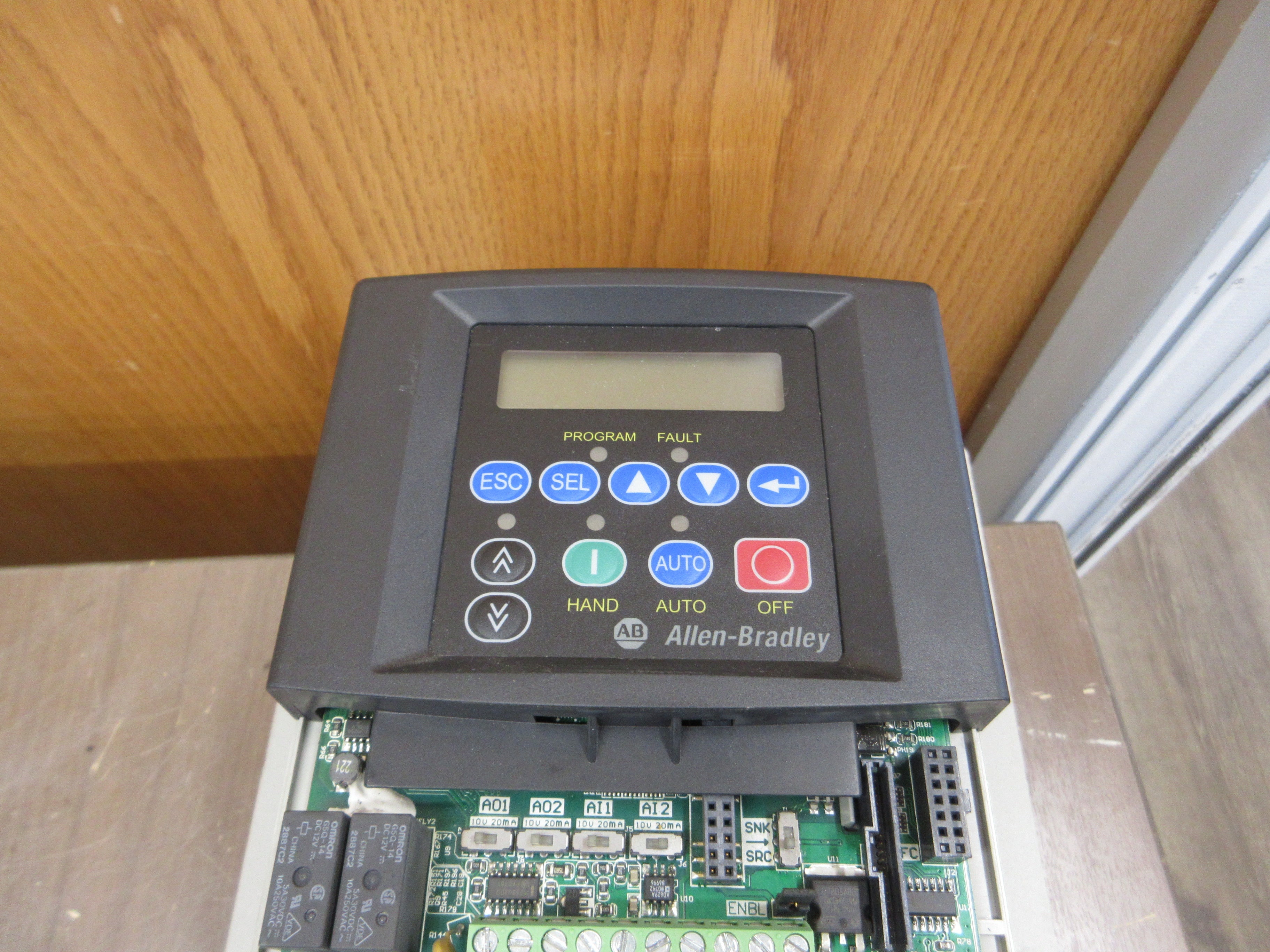Allen-Bradley PowerFlex 400 AC Drive w/ Disconnect 22C-D017N103 10HP 3Ph Used