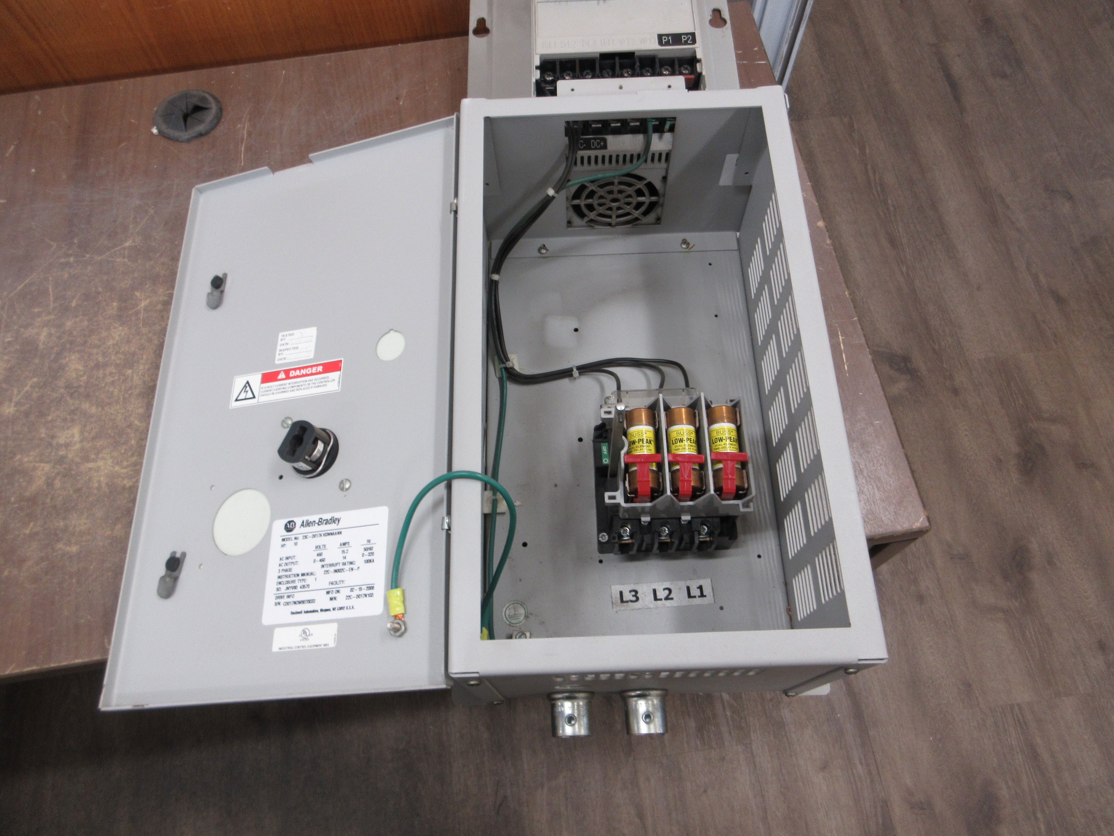 Allen-Bradley PowerFlex 400 AC Drive w/ Disconnect 22C-D017N103 10HP 3Ph Used
