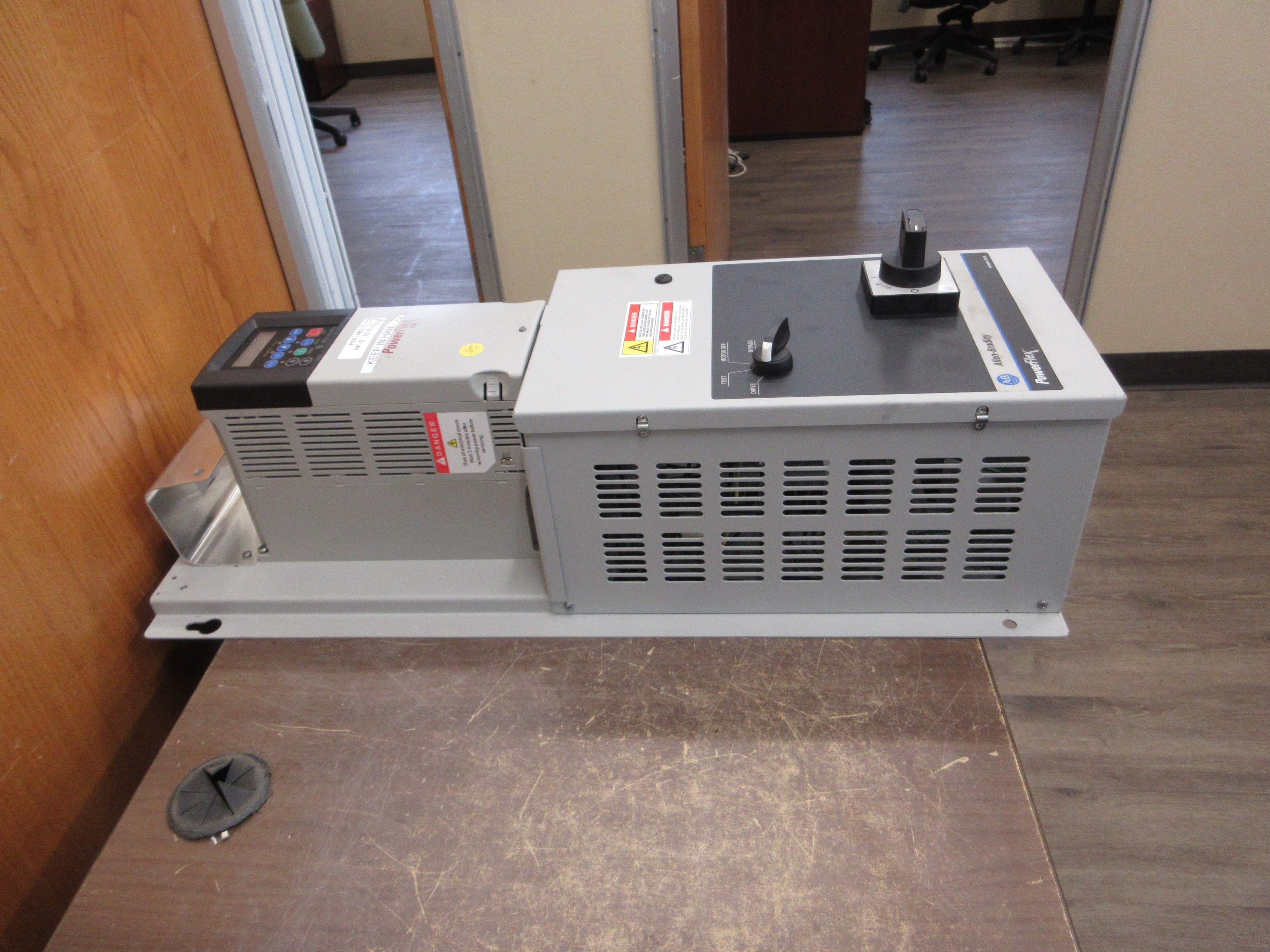 Allen-Bradley PowerFlex 400 AC Drive w/ Bypass 22C-D012N103 Ser. A 7.5HP Used