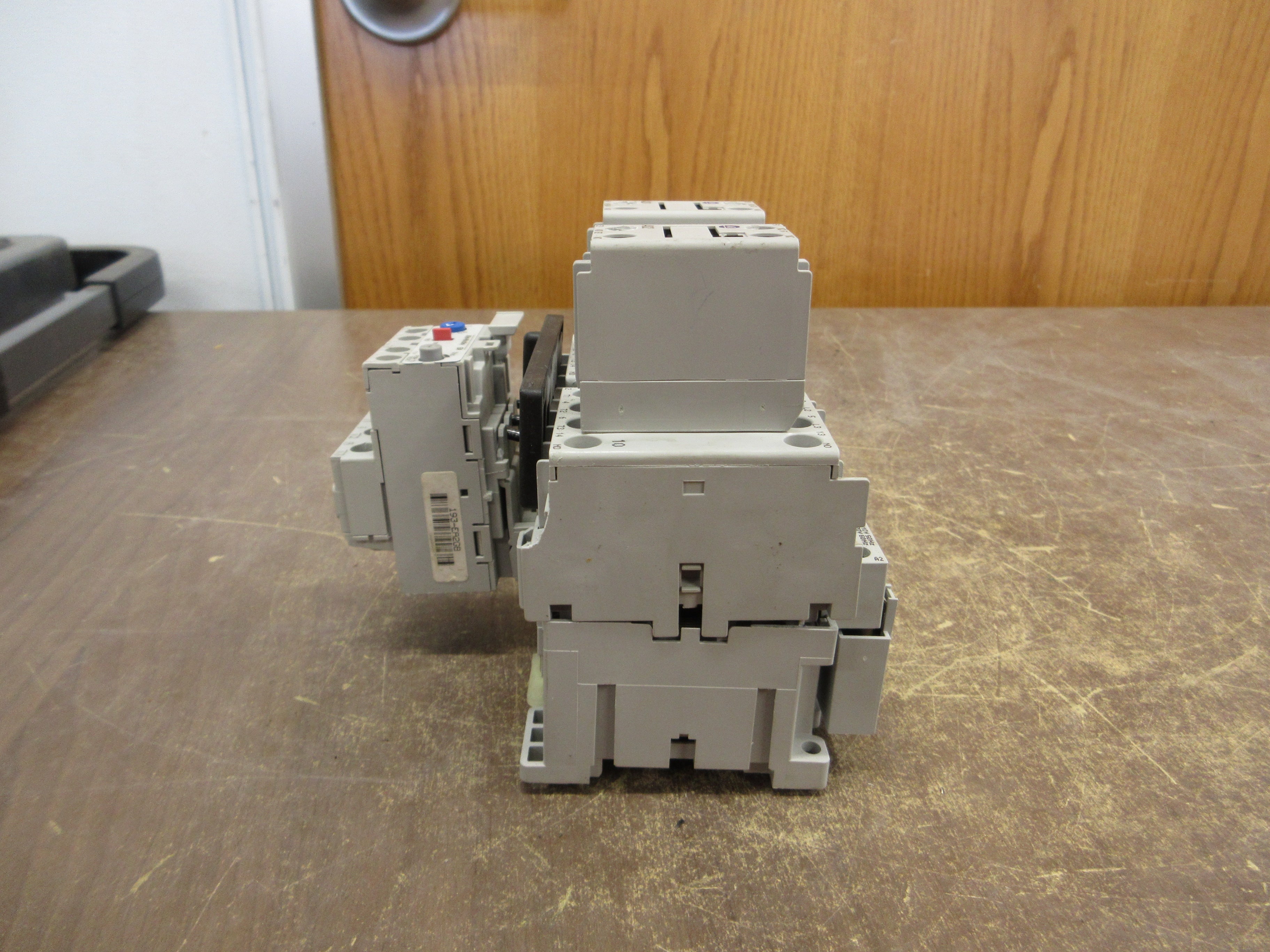 Allen-Bradley Reversing Starter 100-C23*10 / 193-EA2GB 120V Coil Trip: 12-32A