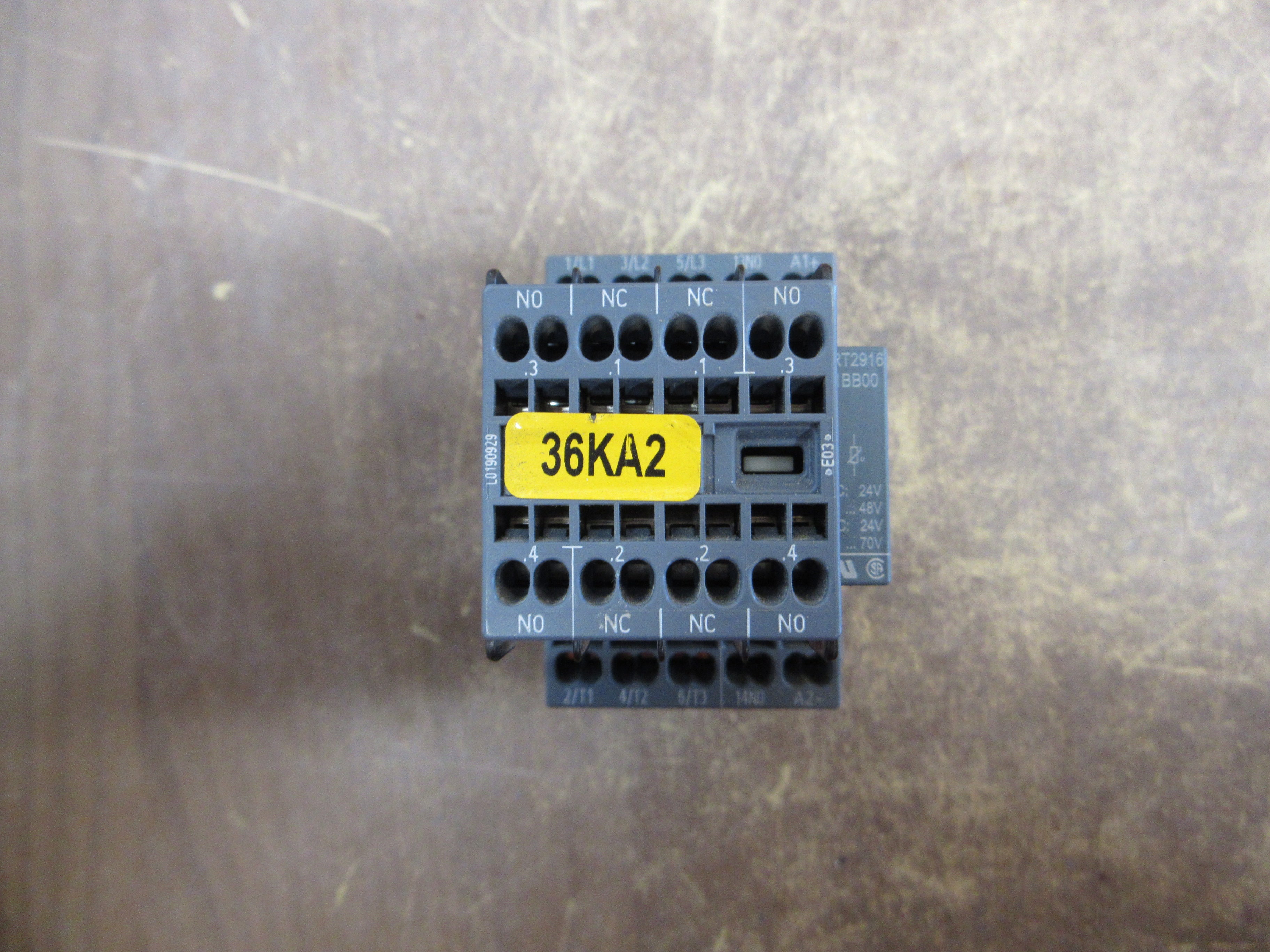 Siemens Sirius Contactor 3RT2015-2BB41 24VDC Coil w/ Aux Contact Block Used