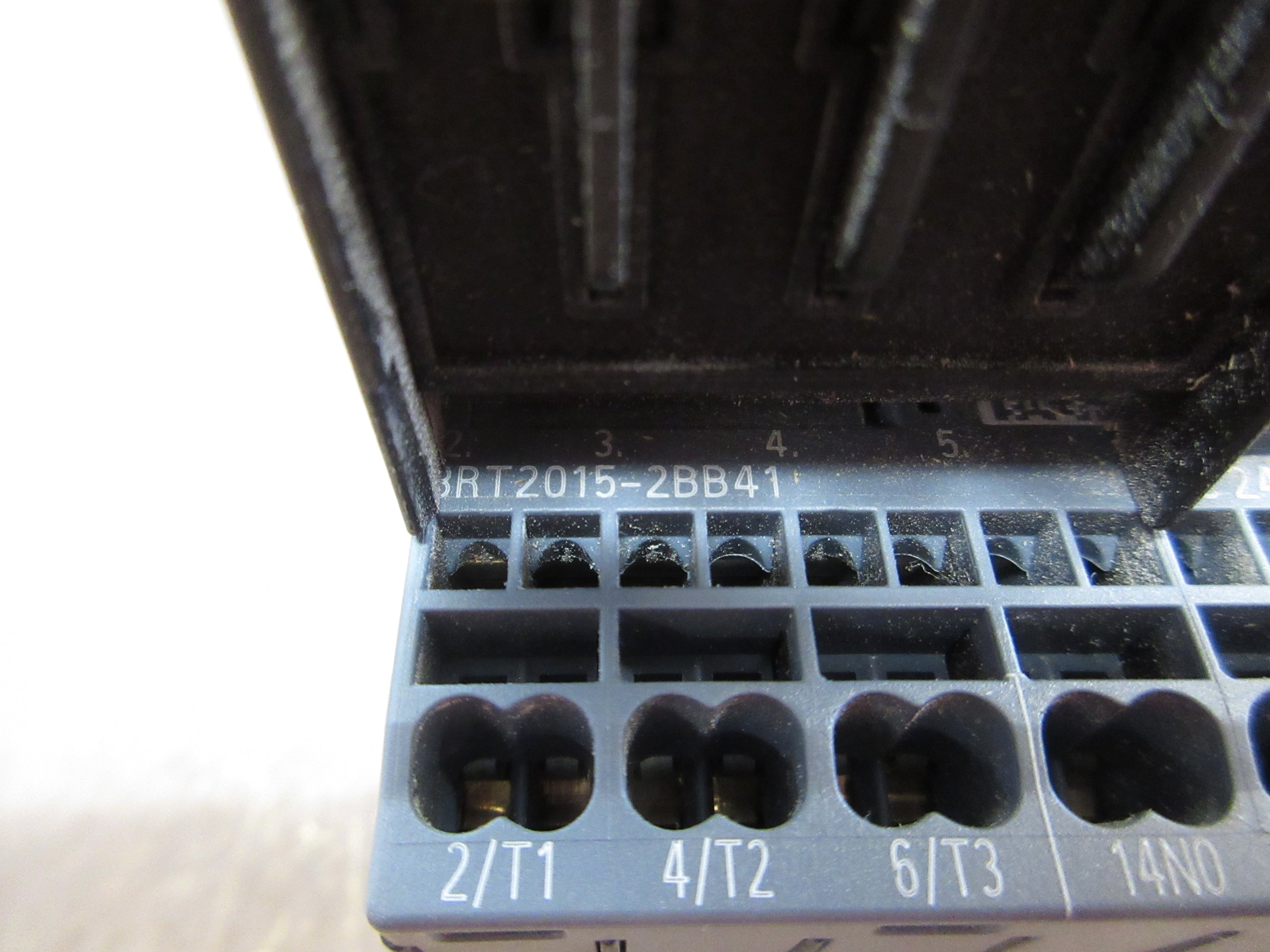 Siemens Sirius Contactor 3RT2015-2BB41 24VDC Coil w/ Aux Contact Block Used