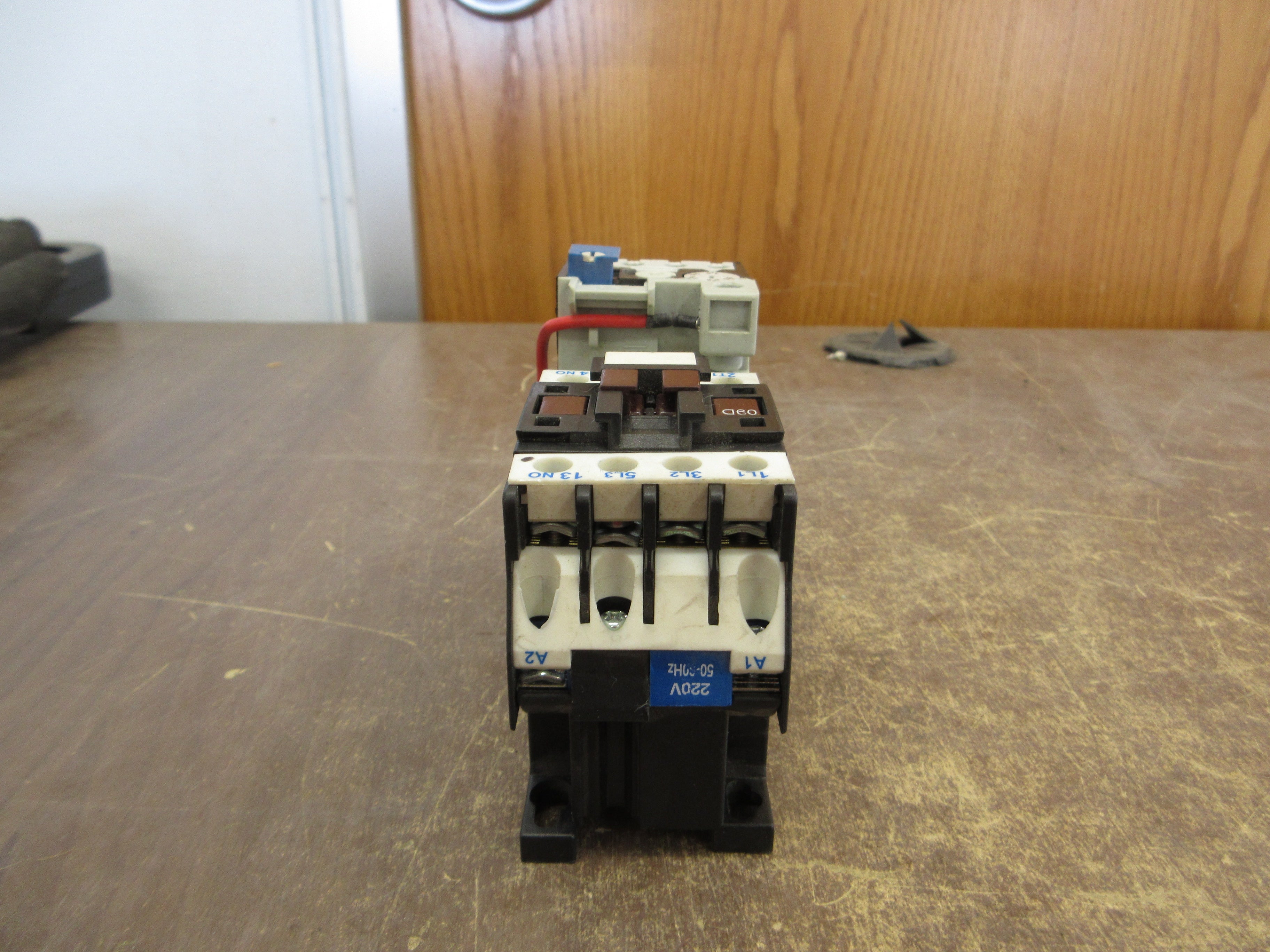 NHD Starter C-09D10 / NTH-2.5 220V Coil Trip: 1.8-2.5A Used