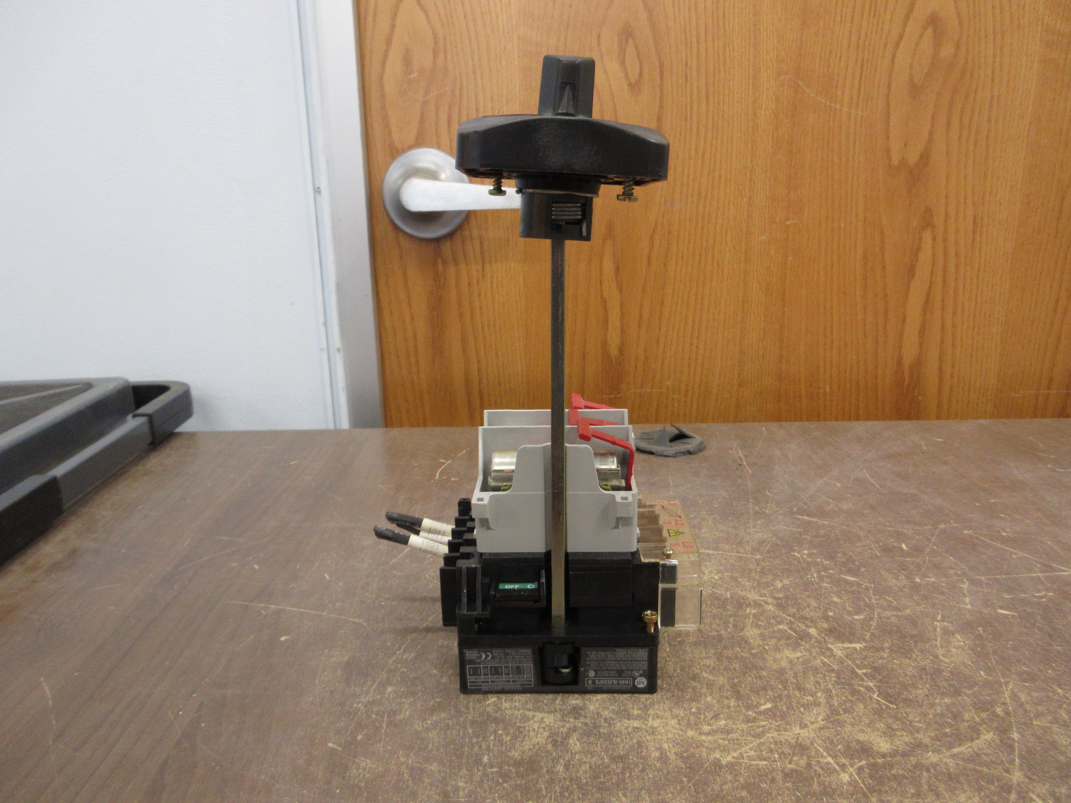 Allen-Bradley Fusible Disconnect Switch 194R-NJ030P3 Ser. B 30A 600V 3P Used