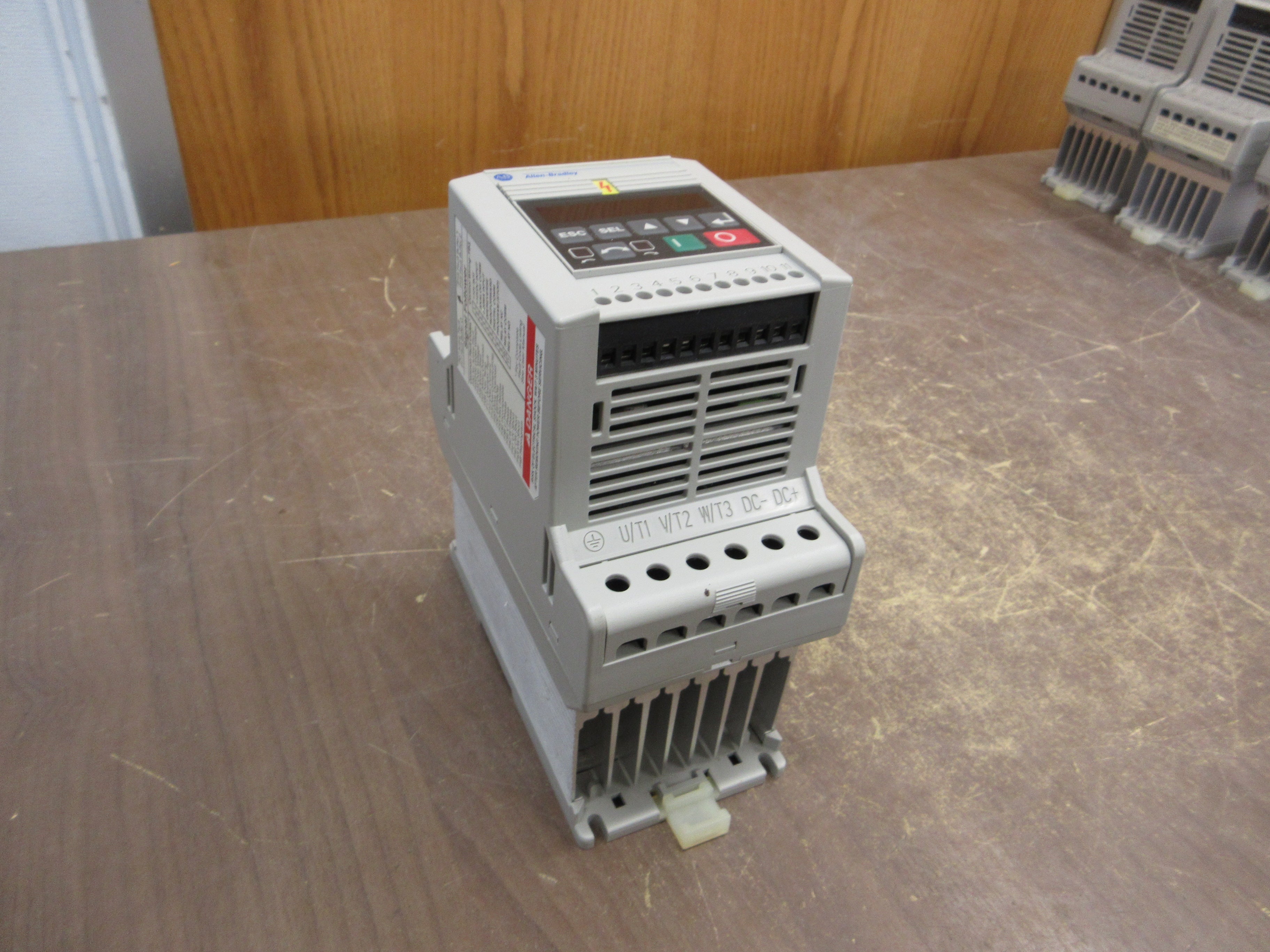 Allen-Bradley Analog S.F. Speed Controller 160-AA02NSF1 Ser. C FRN: 7.06 0.5HP
