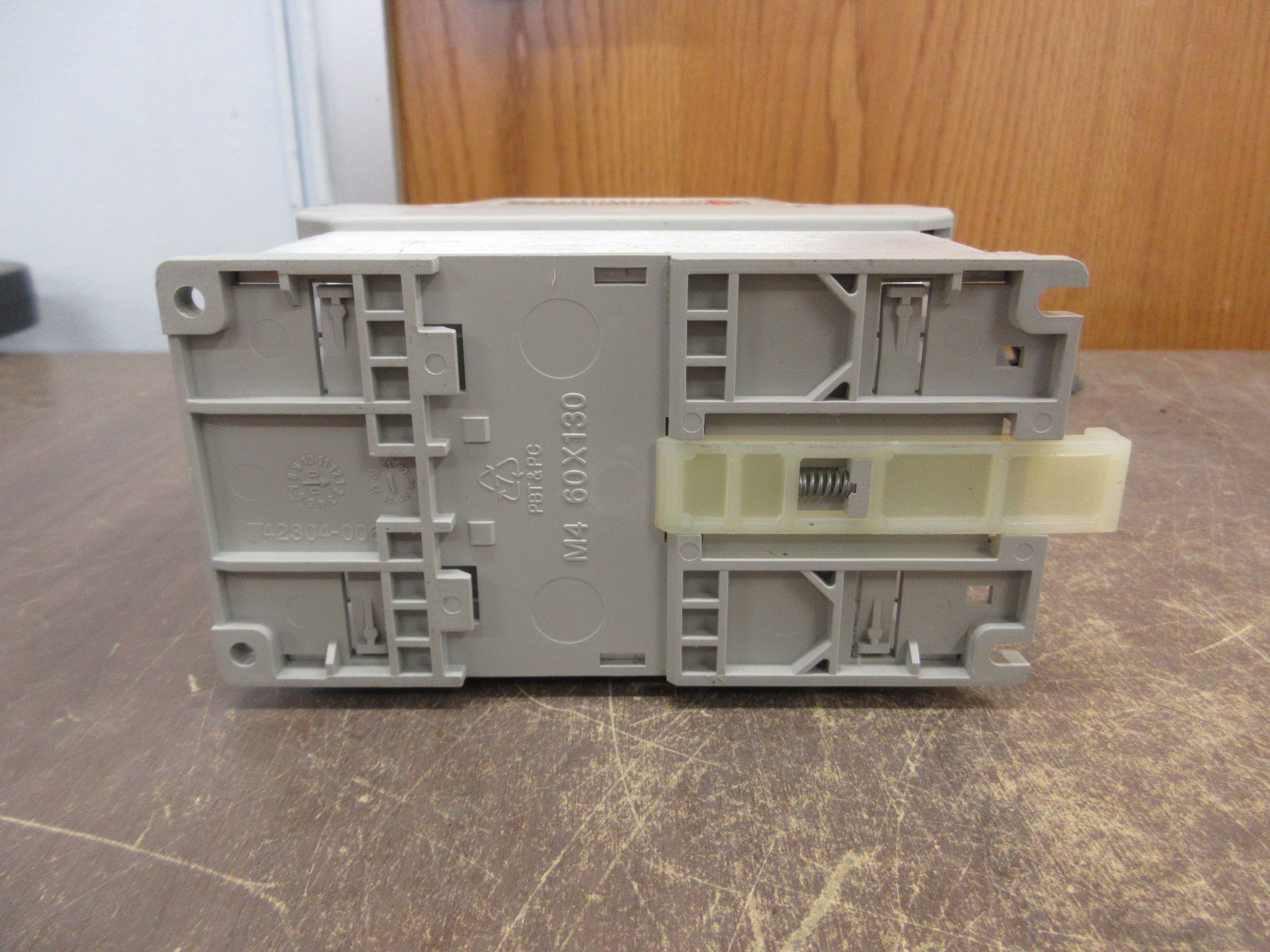 Allen-Bradley Analog S.F. Speed Controller 160-AA02NSF1 Ser. C FRN: 7.06 0.5HP