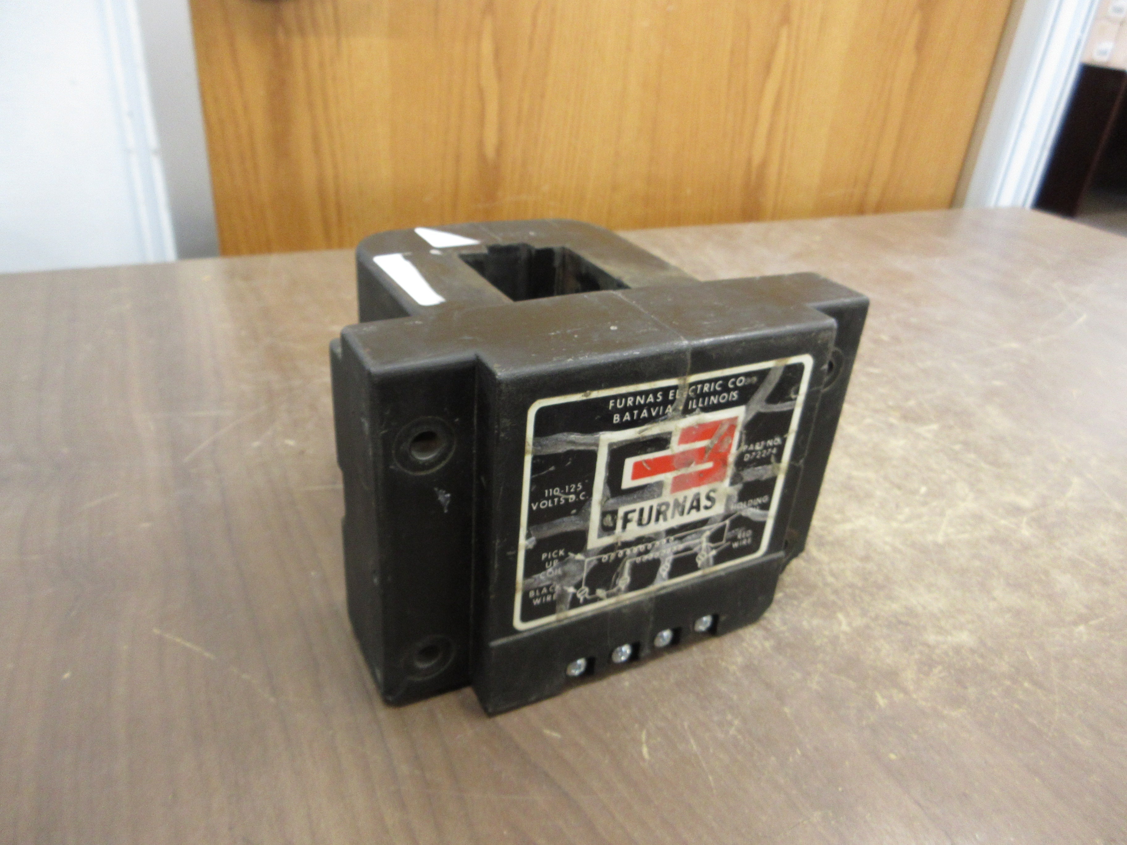 Furnas Magnetic Coil D72274 110-125VDC *Chipped Corner* *Cracked* Used