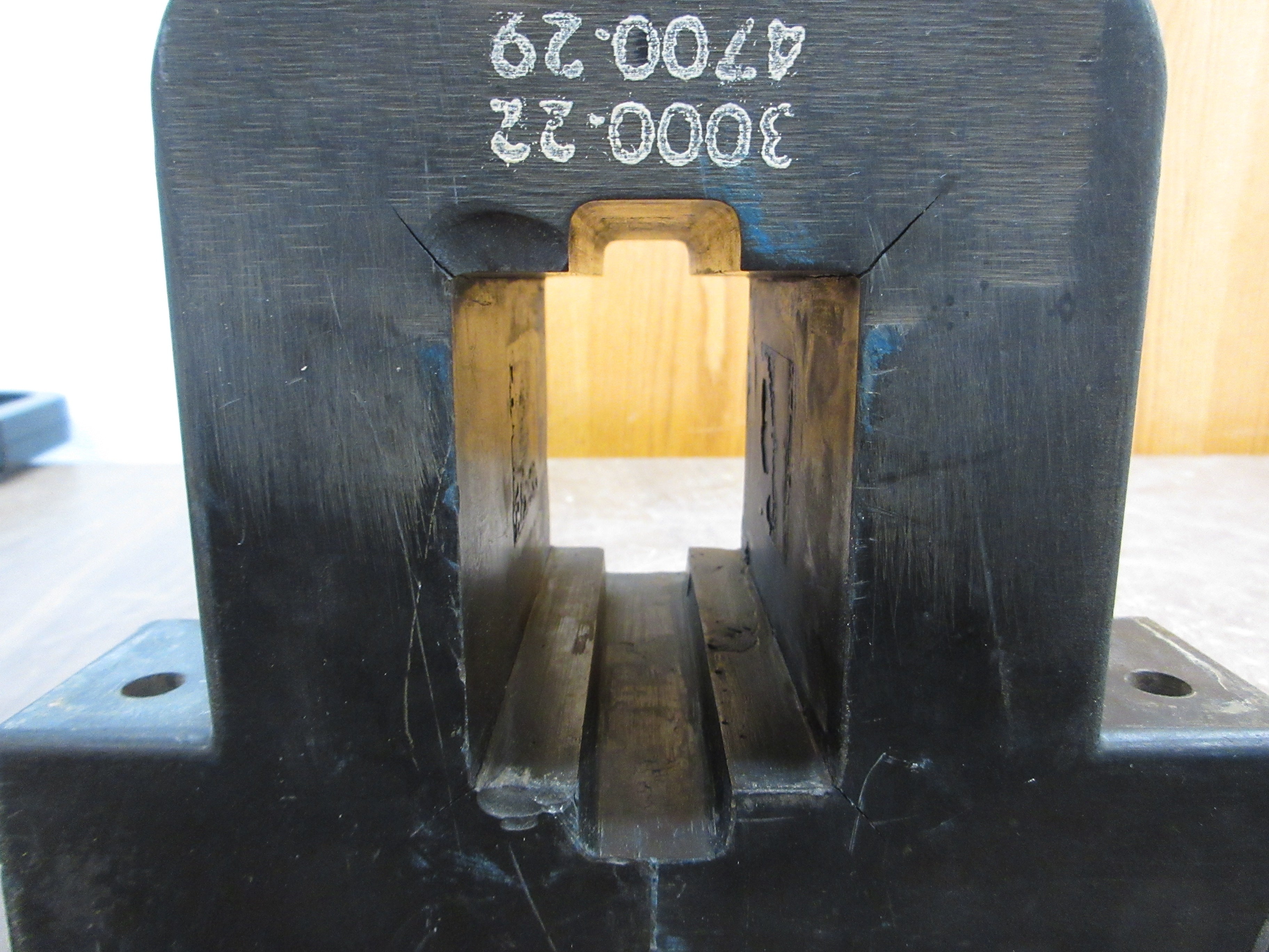 Furnas Magnetic Coil D72274 110-125VDC *Chipped Corner* *Cracked* Used