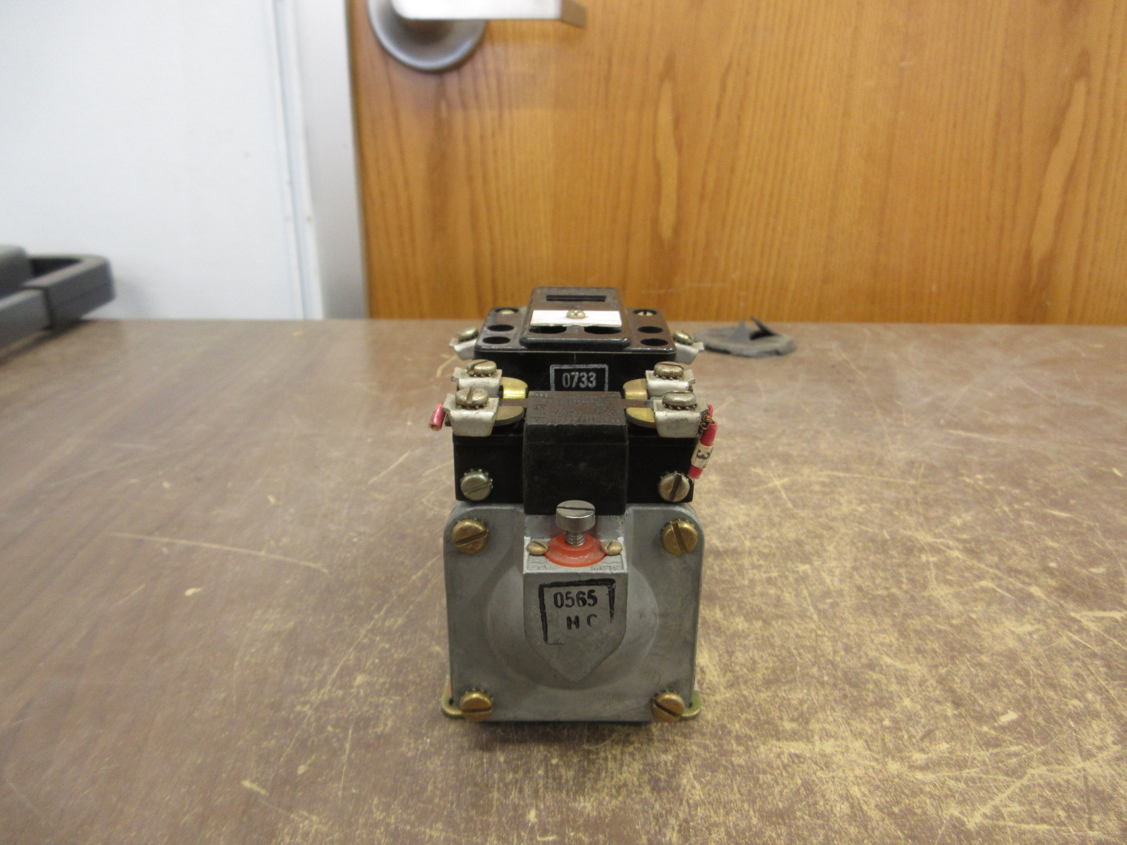 Square D Timing Relay 8501 DEO-20 Ser. A 120V Coil *Missing (1) Terminal Screw*