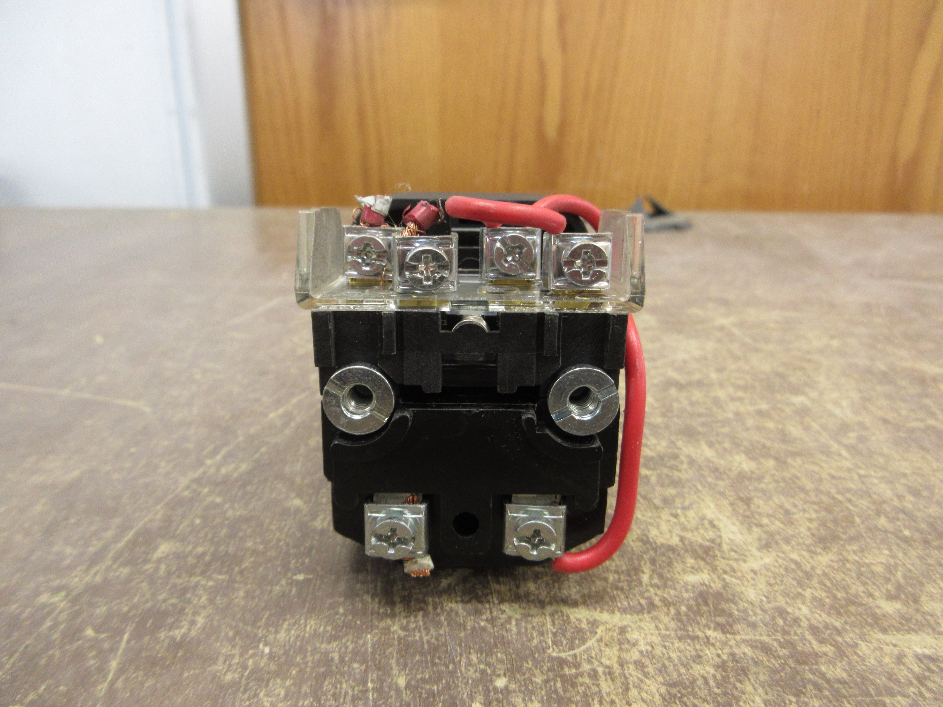 Allen-Bradley Illuminated Push Button 800T-PT16G Ser. T Green 120V 50/60Hz Used