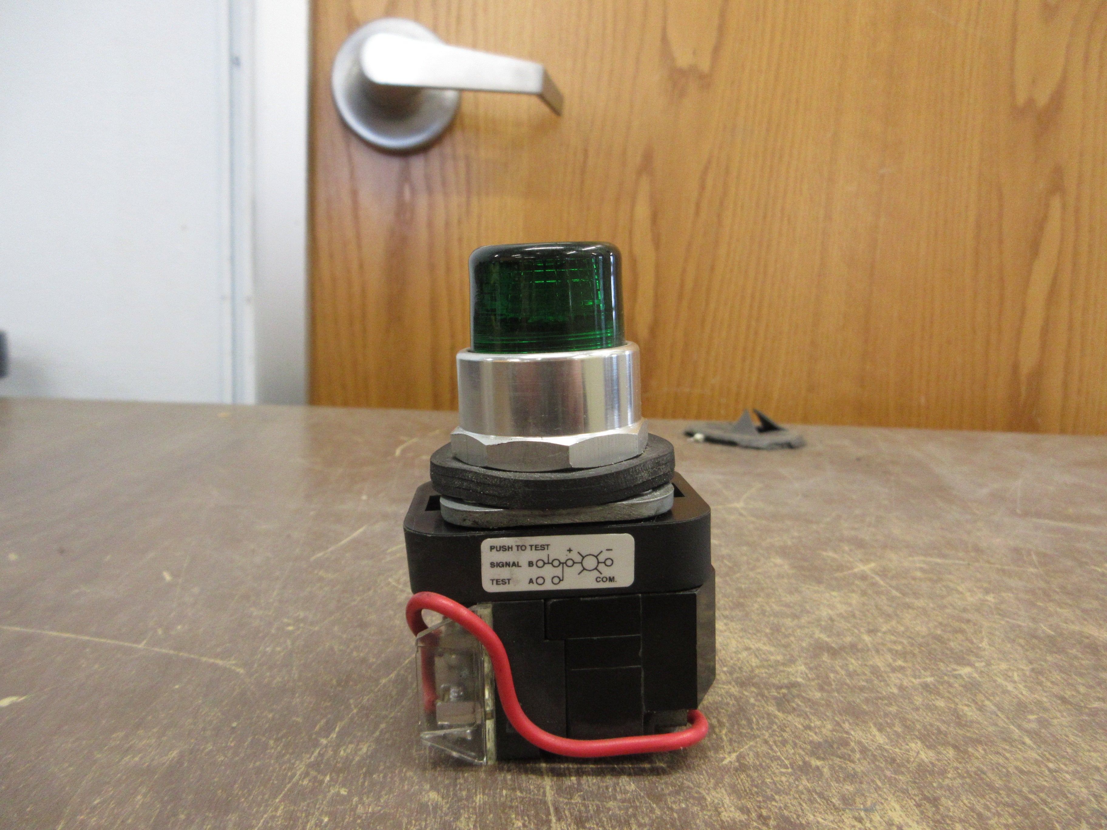 Allen-Bradley Illuminated Push Button 800T-PT16G Ser. T Green 120V 50/60Hz Used