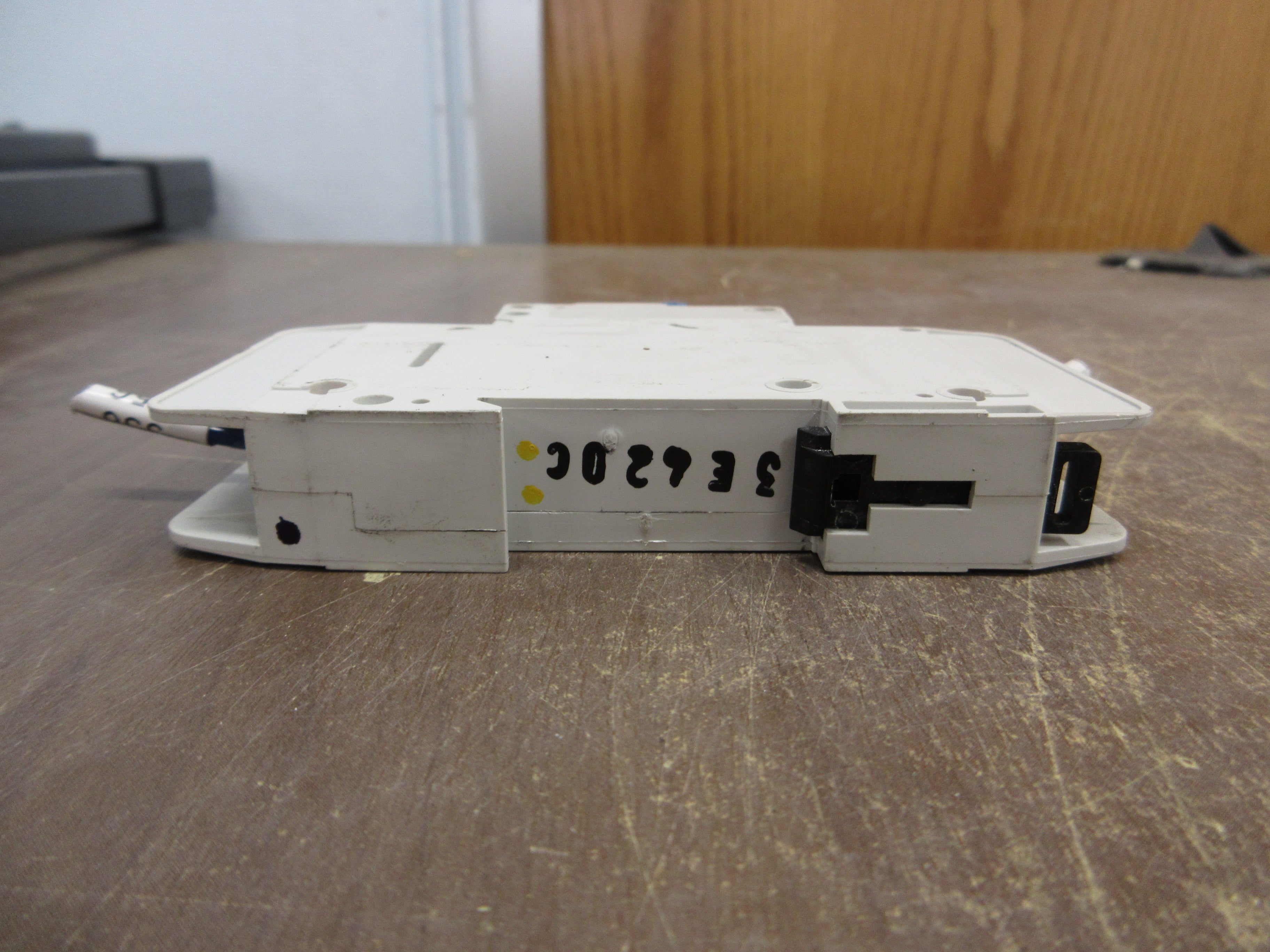 Allen-Bradley Circuit Breaker 1489-D1C200 Ser. A 20A 125VDC 1P Used
