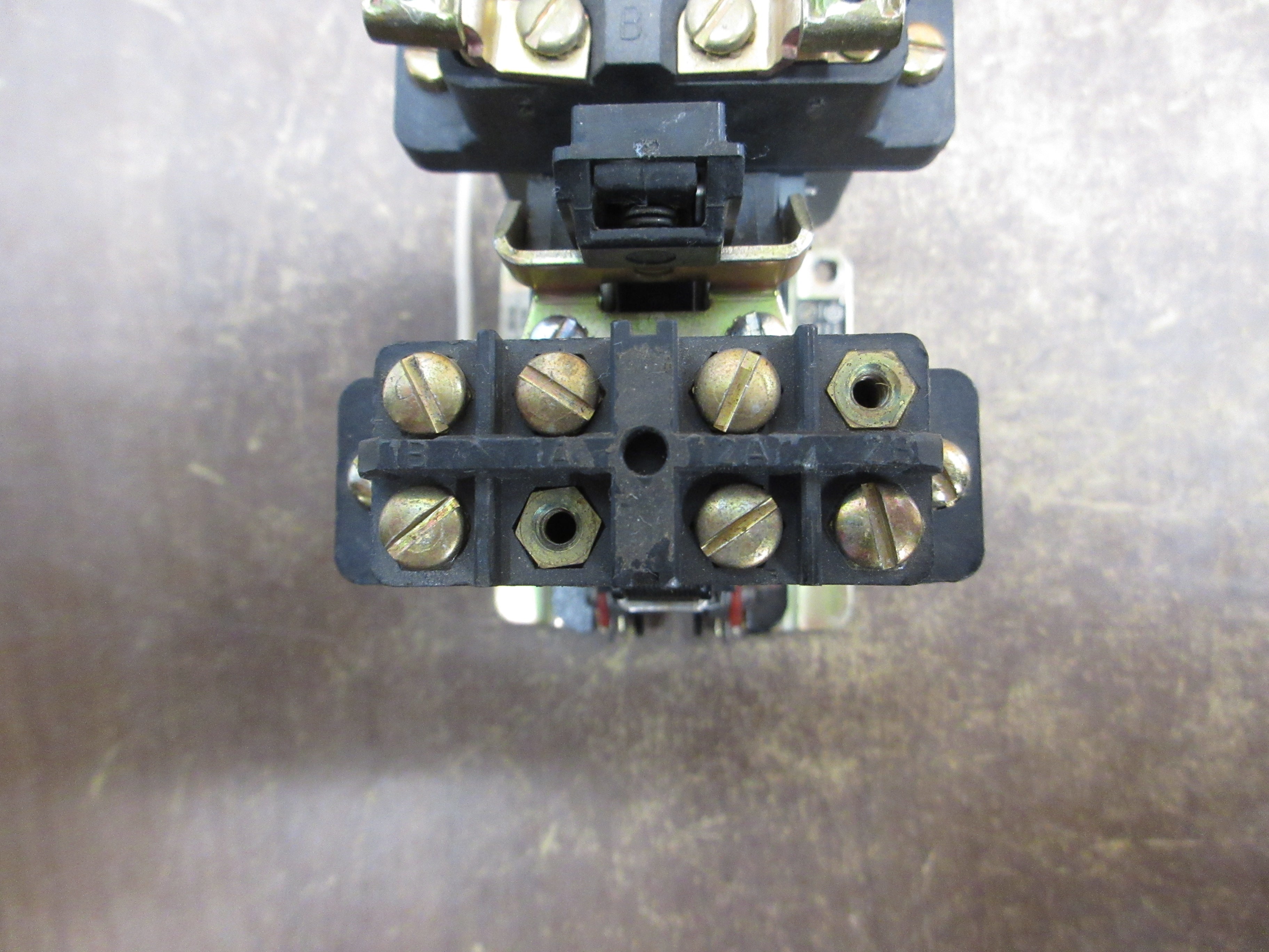 Square D Pneumatic Timing Relay 9050 AO 22E Ser. A 120V Coil Used