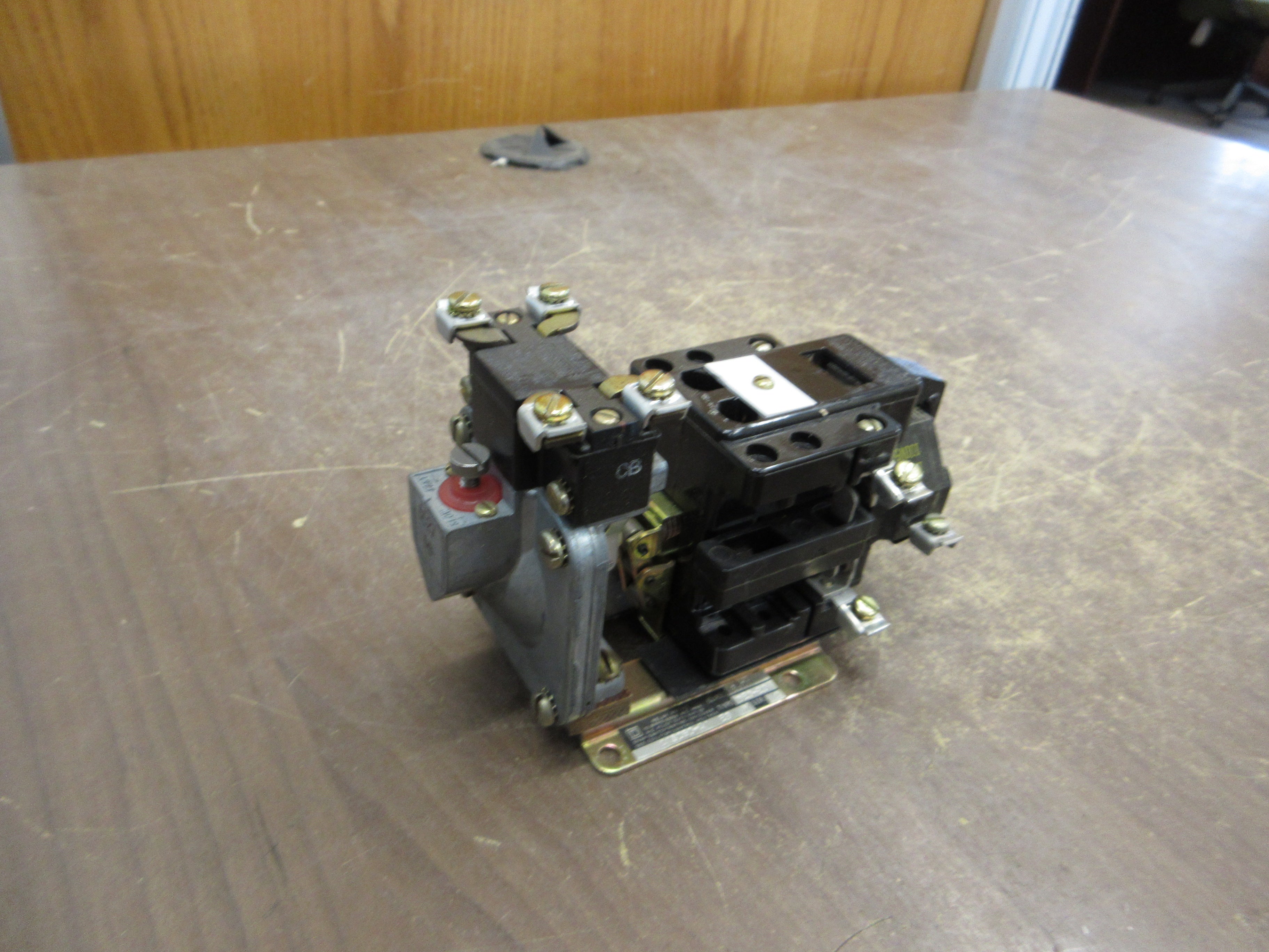 Square D Timing Relay 8501 DEO-20 Ser. A 120V Coil Used