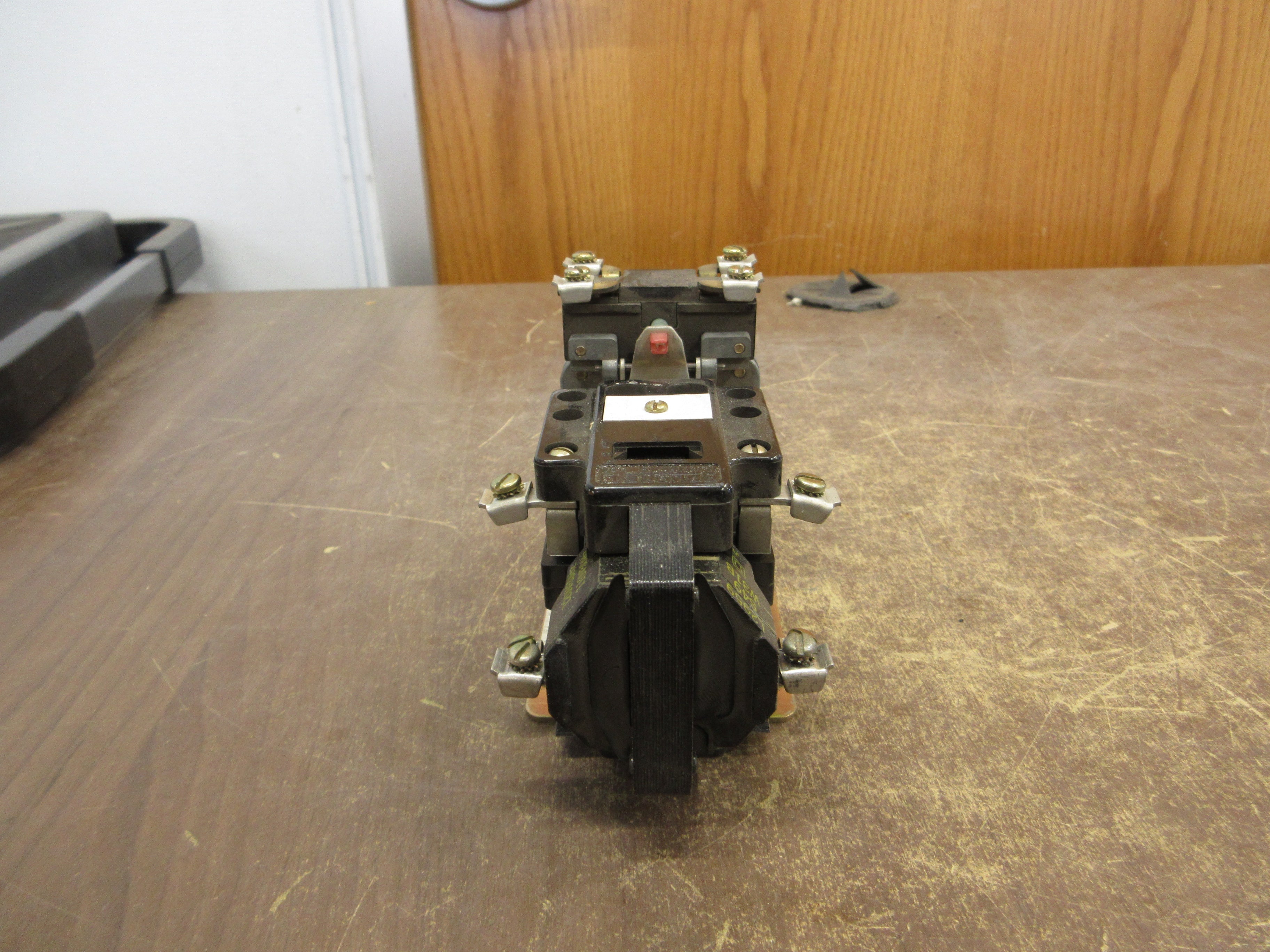 Square D Timing Relay 8501 DEO-20 Ser. A 120V Coil Used
