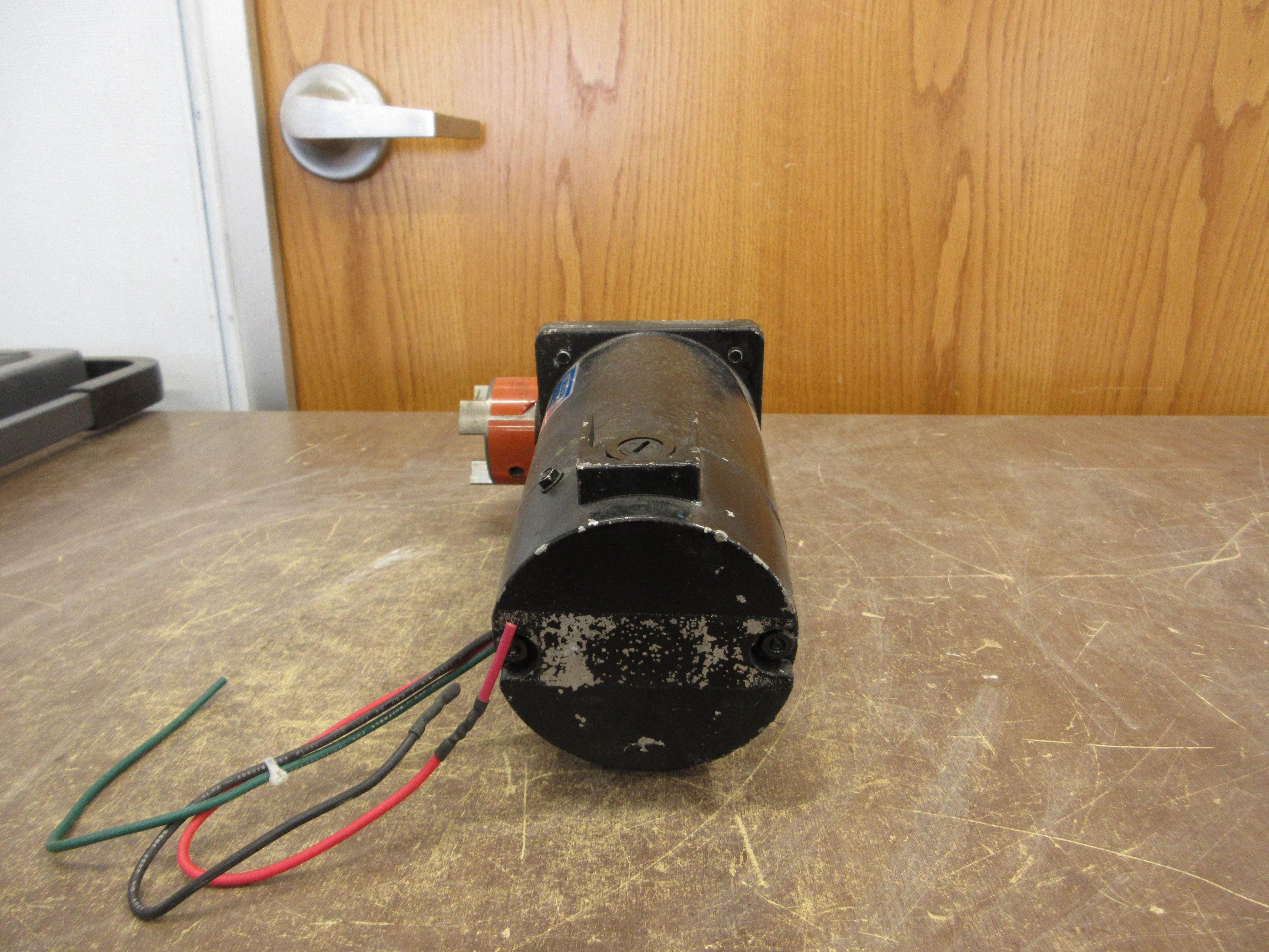 Leeson CM34D25NZ9C DC Gearmotor M1135041.00 1/8HP 90V 1.4A 500RPM Frame: 34 Used