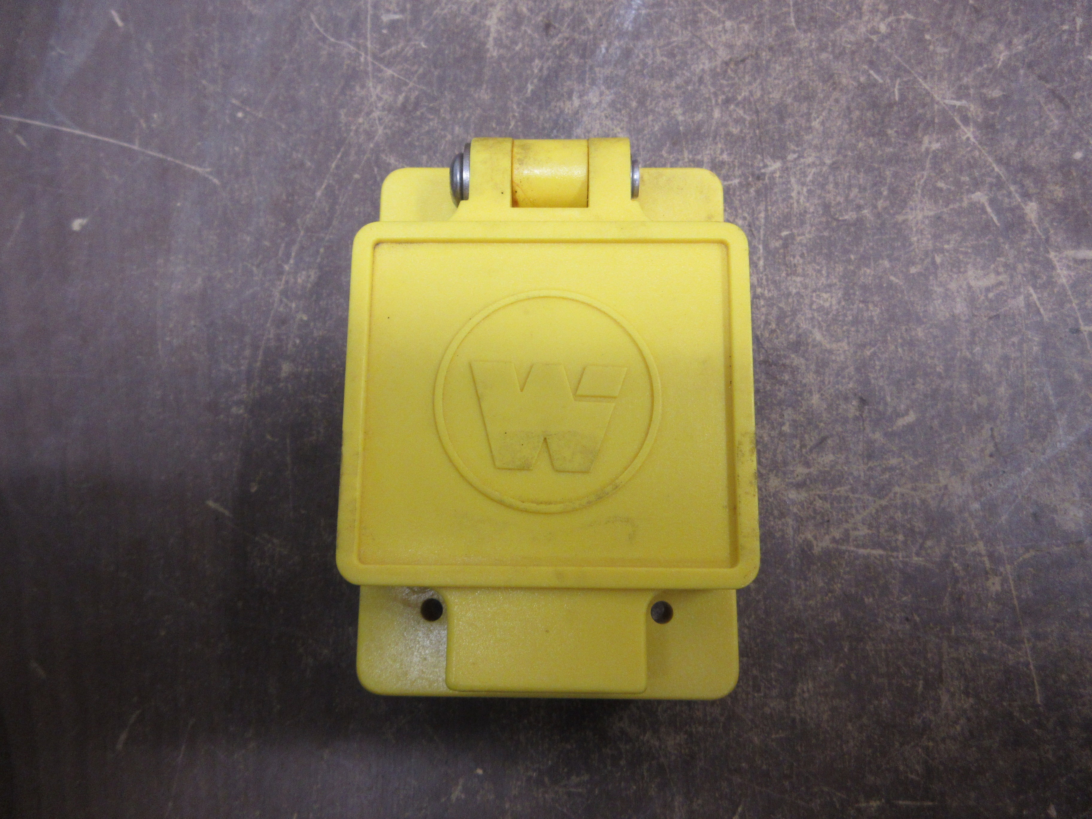 Daniel Woodhead Wet Location Receptacle 50-1651 15A 125V Used