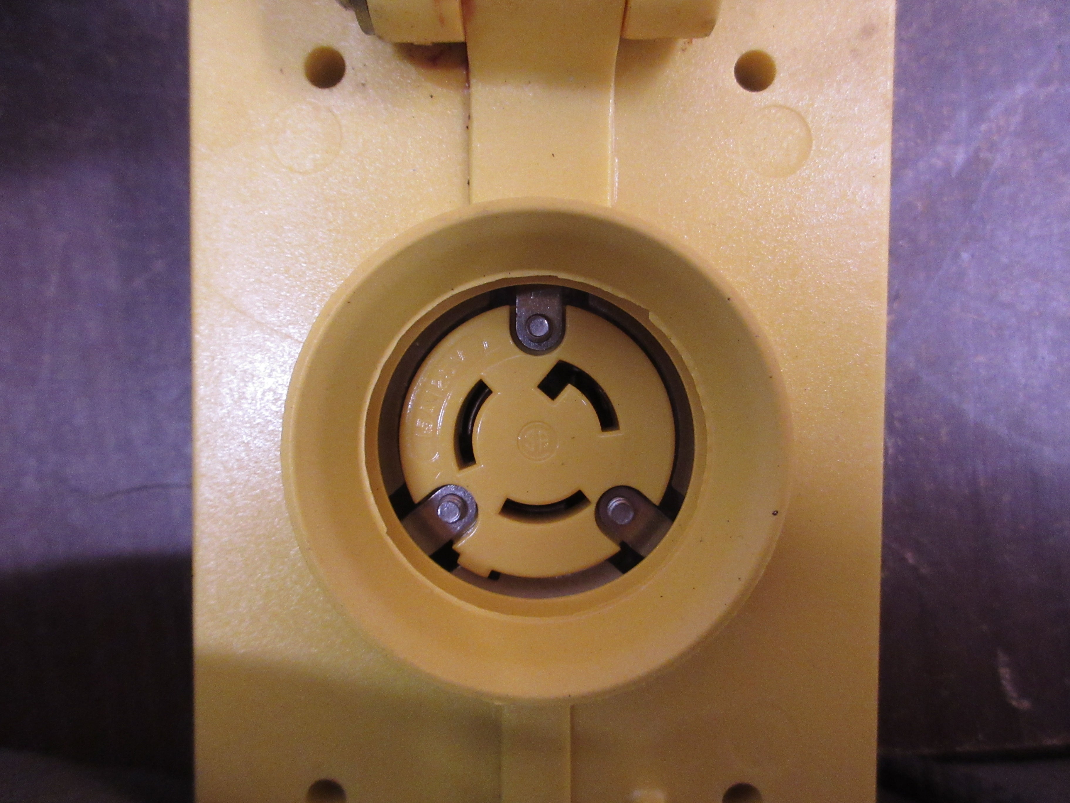 Daniel Woodhead Wet Location Receptacle 50-1651 15A 125V Used