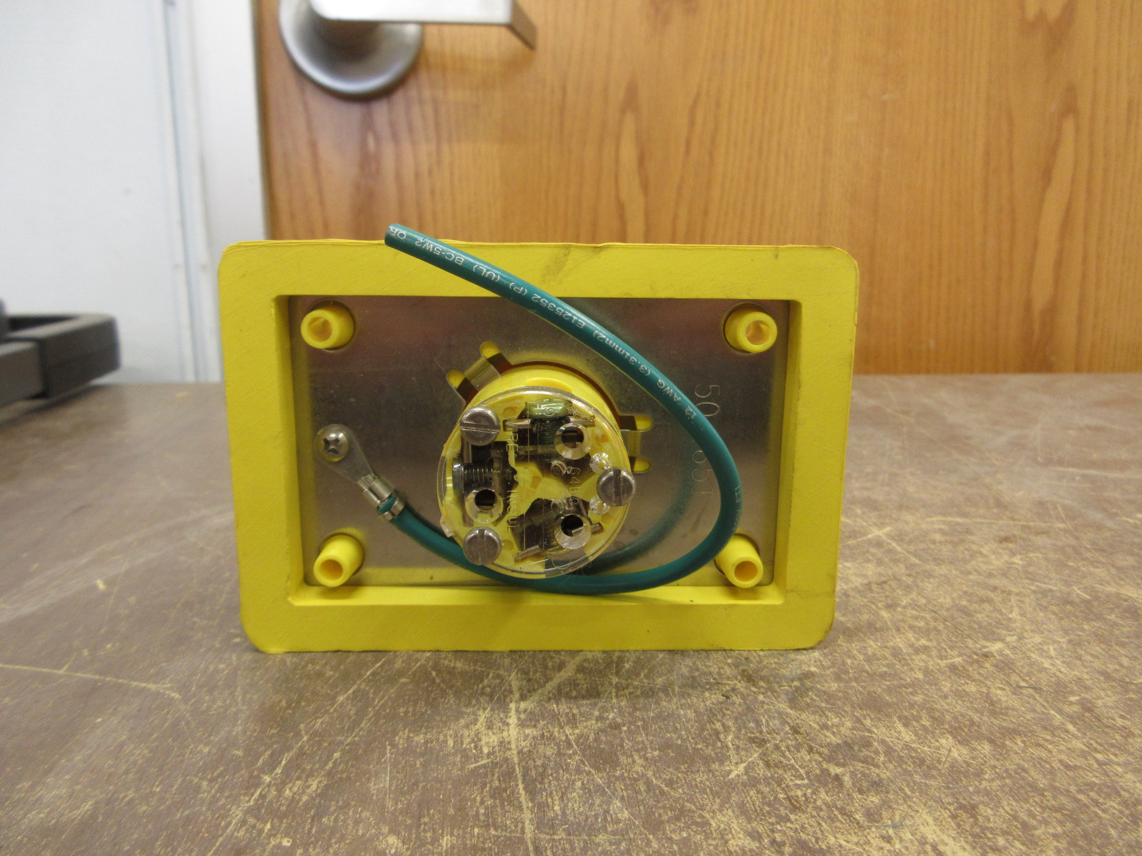 Daniel Woodhead Wet Location Receptacle 50-1651 15A 125V Used