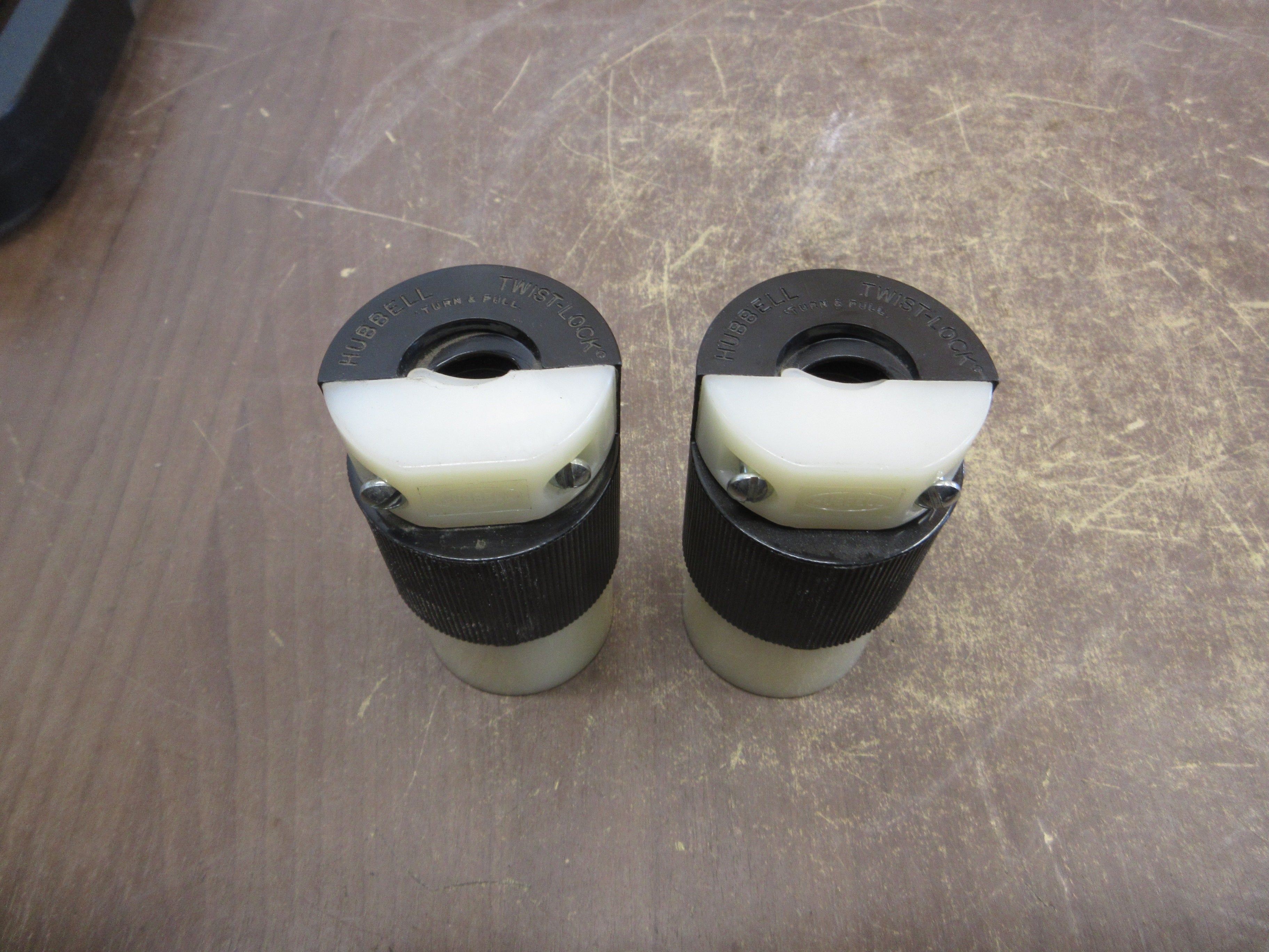 Hubbell Twist-Lock Connector 231A 20A 125V *Lot of 2* Used