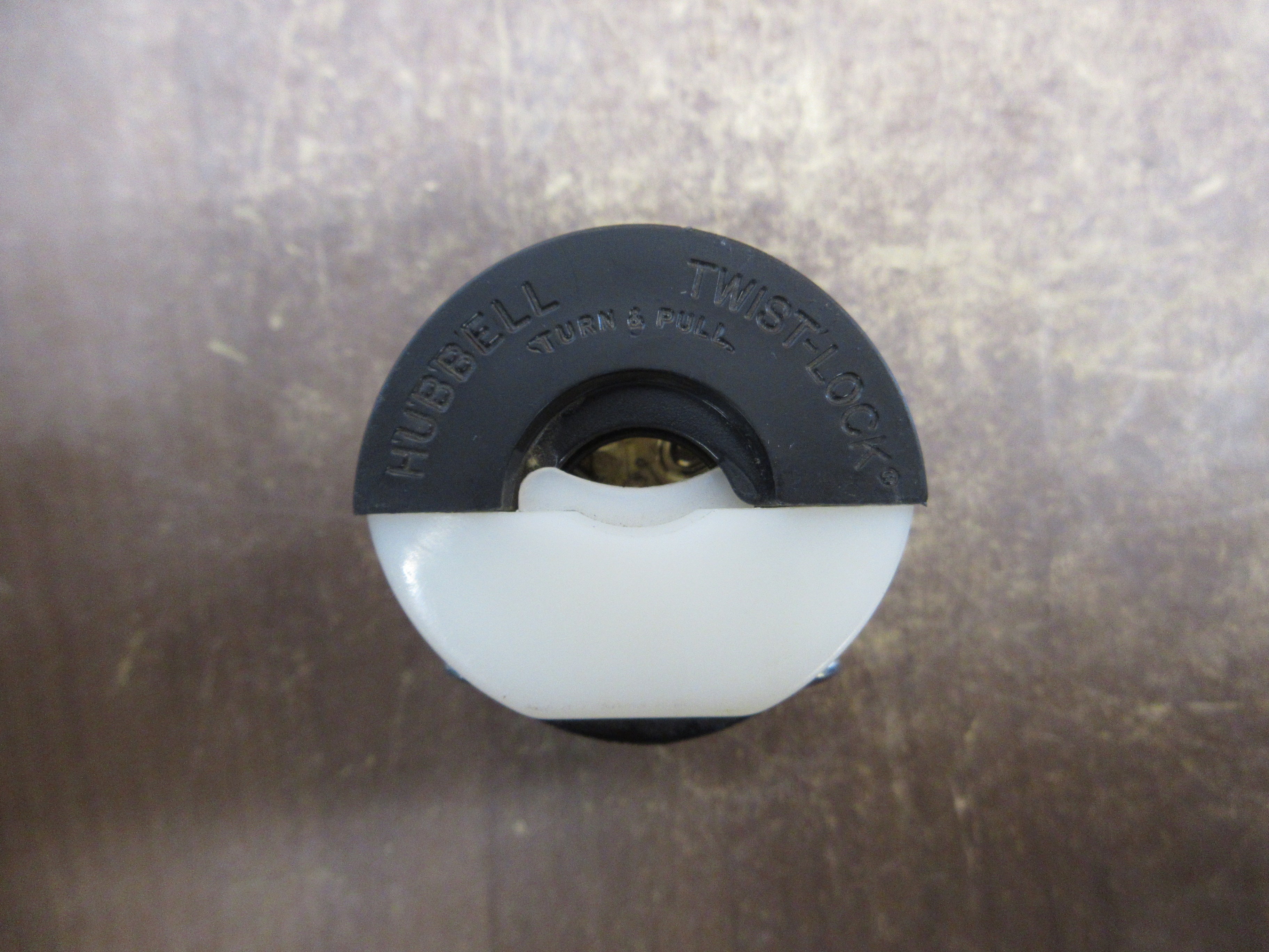 Hubbell Twist-Lock Connector 231A 20A 125V *Lot of 2* Used