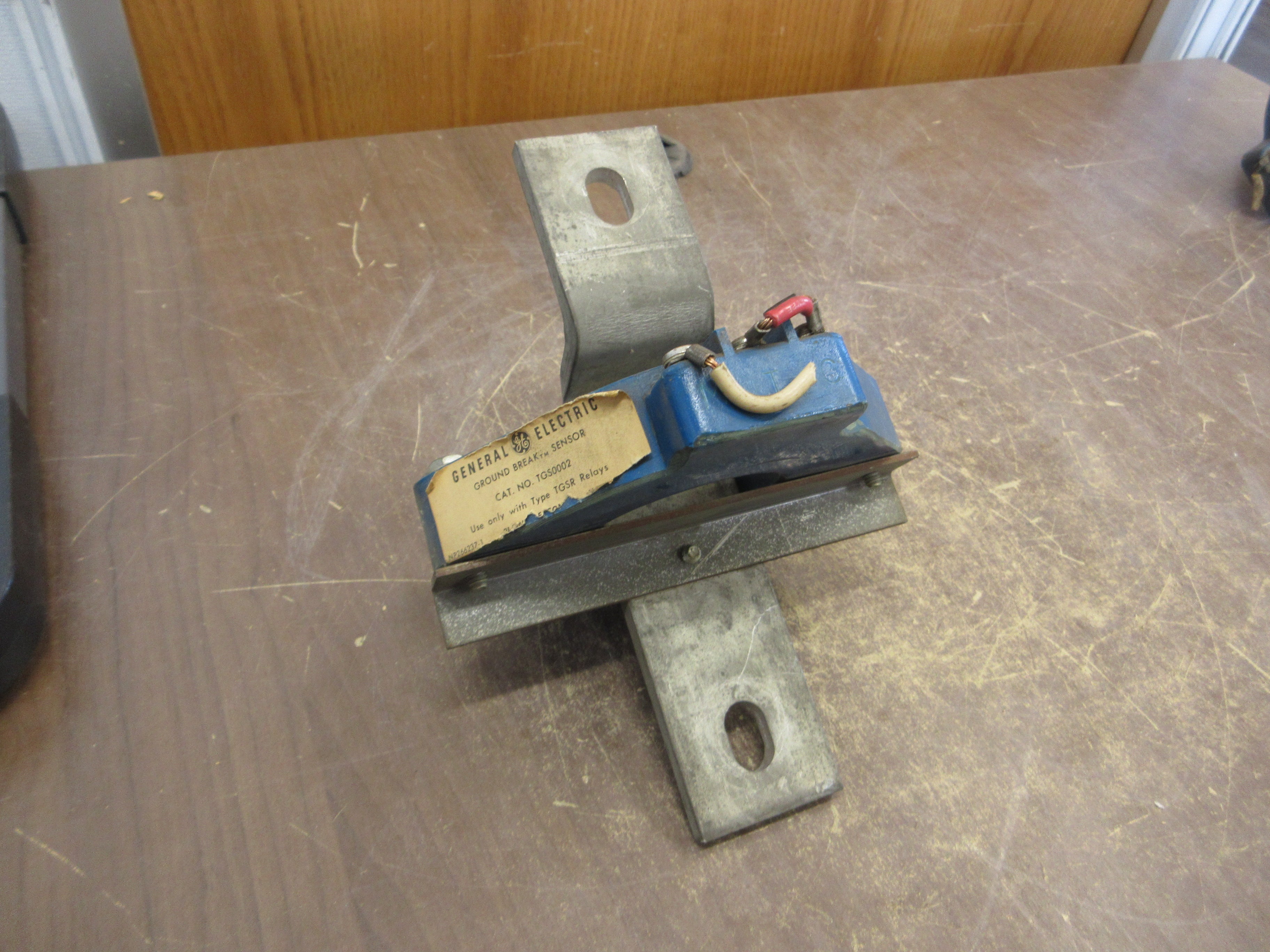 GE Ground Break Sensor TGS0002 For Type TGSR Relays 1600A Used