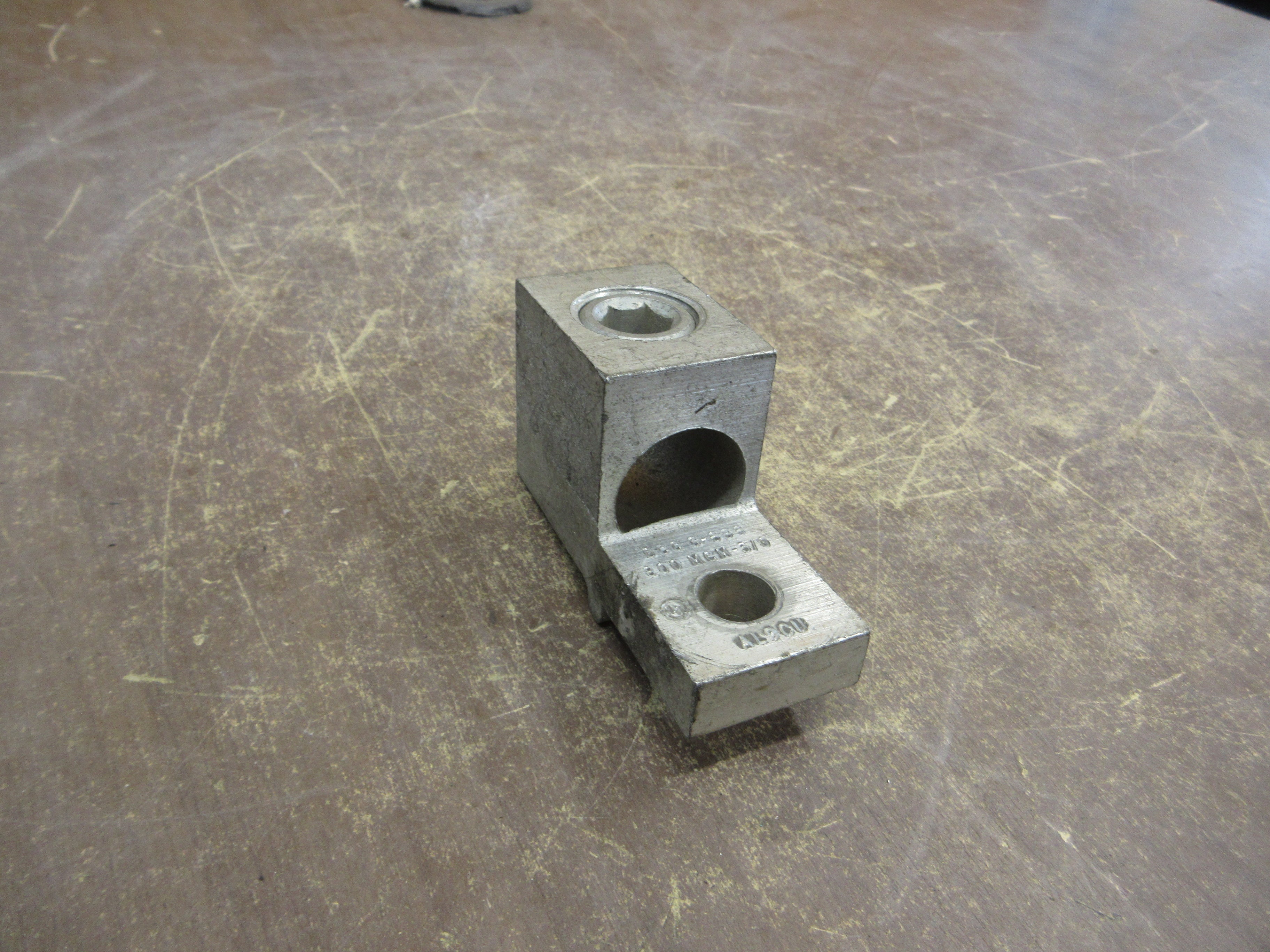 Ilsco Mechanical Lug DCC C-686 800MCM-3/0 Used