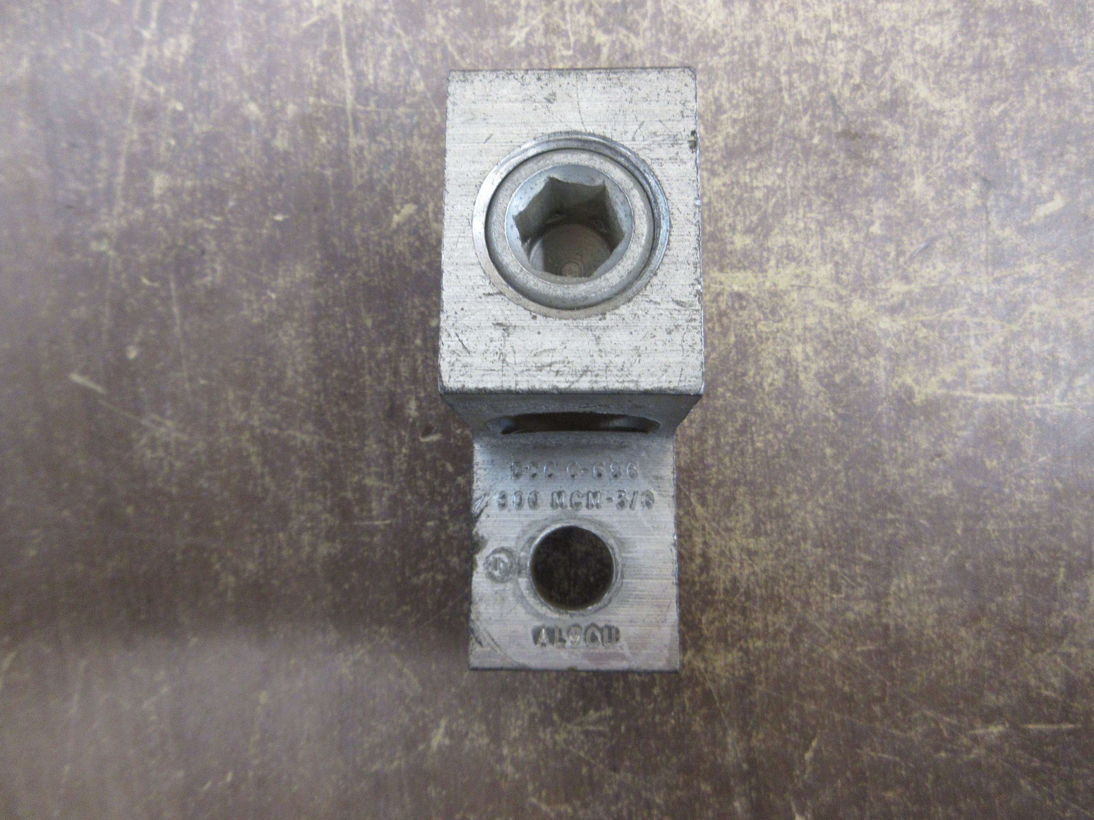 Ilsco Mechanical Lug DCC C-686 800MCM-3/0 Used