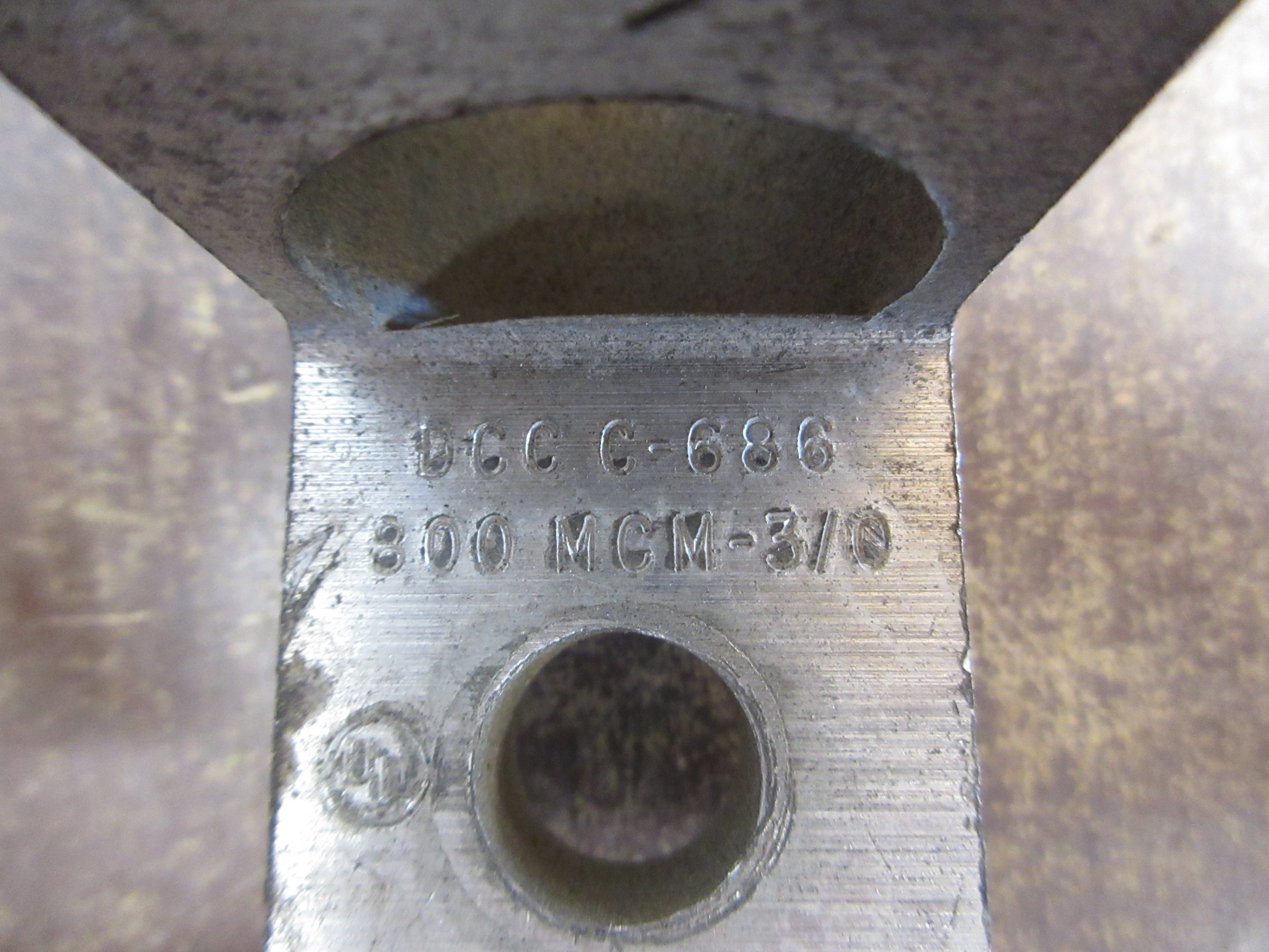 Ilsco Mechanical Lug DCC C-686 800MCM-3/0 Used