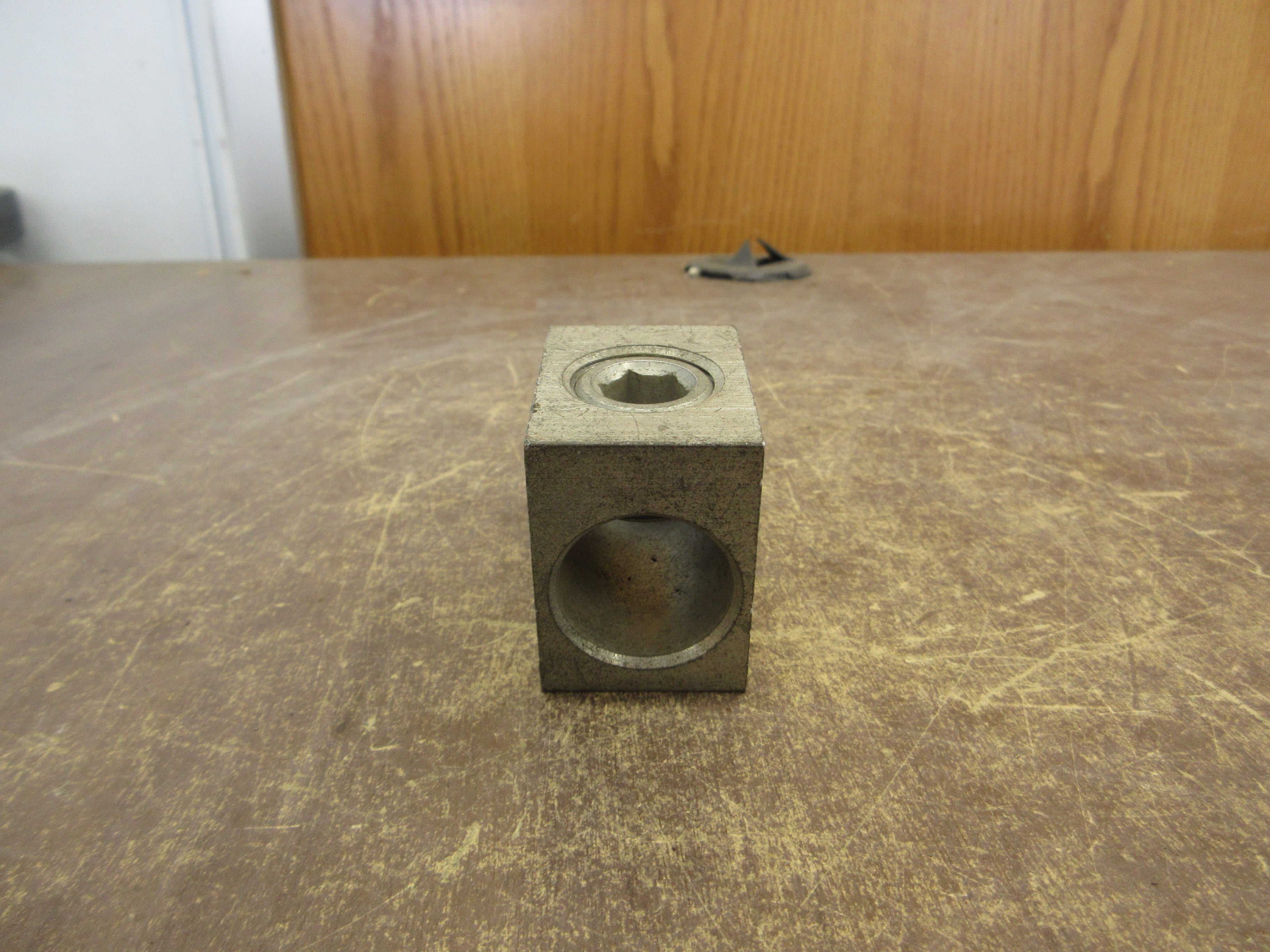 Ilsco Mechanical Lug DCC C-686 800MCM-3/0 Used