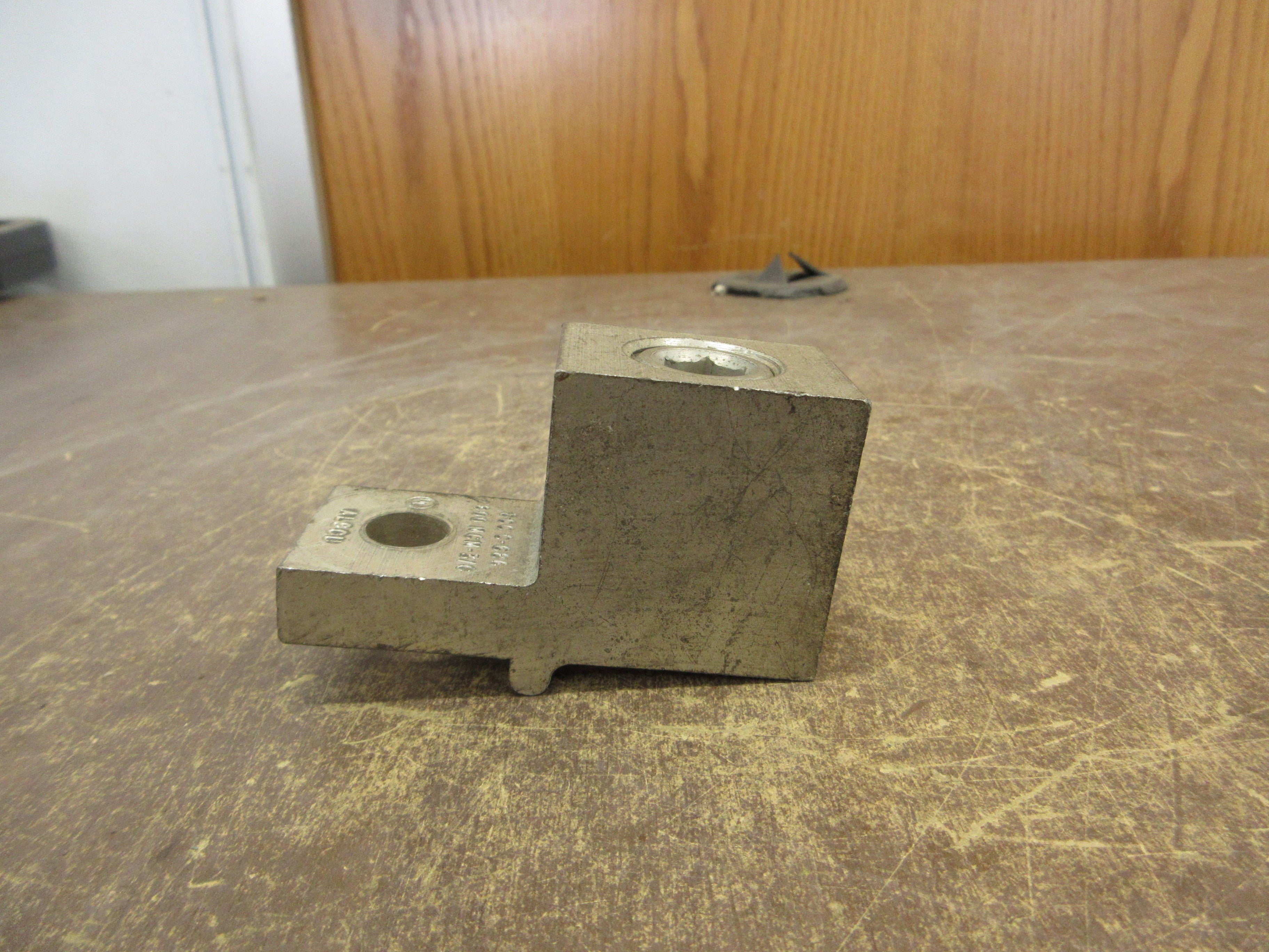 Ilsco Mechanical Lug DCC C-686 800MCM-3/0 Used