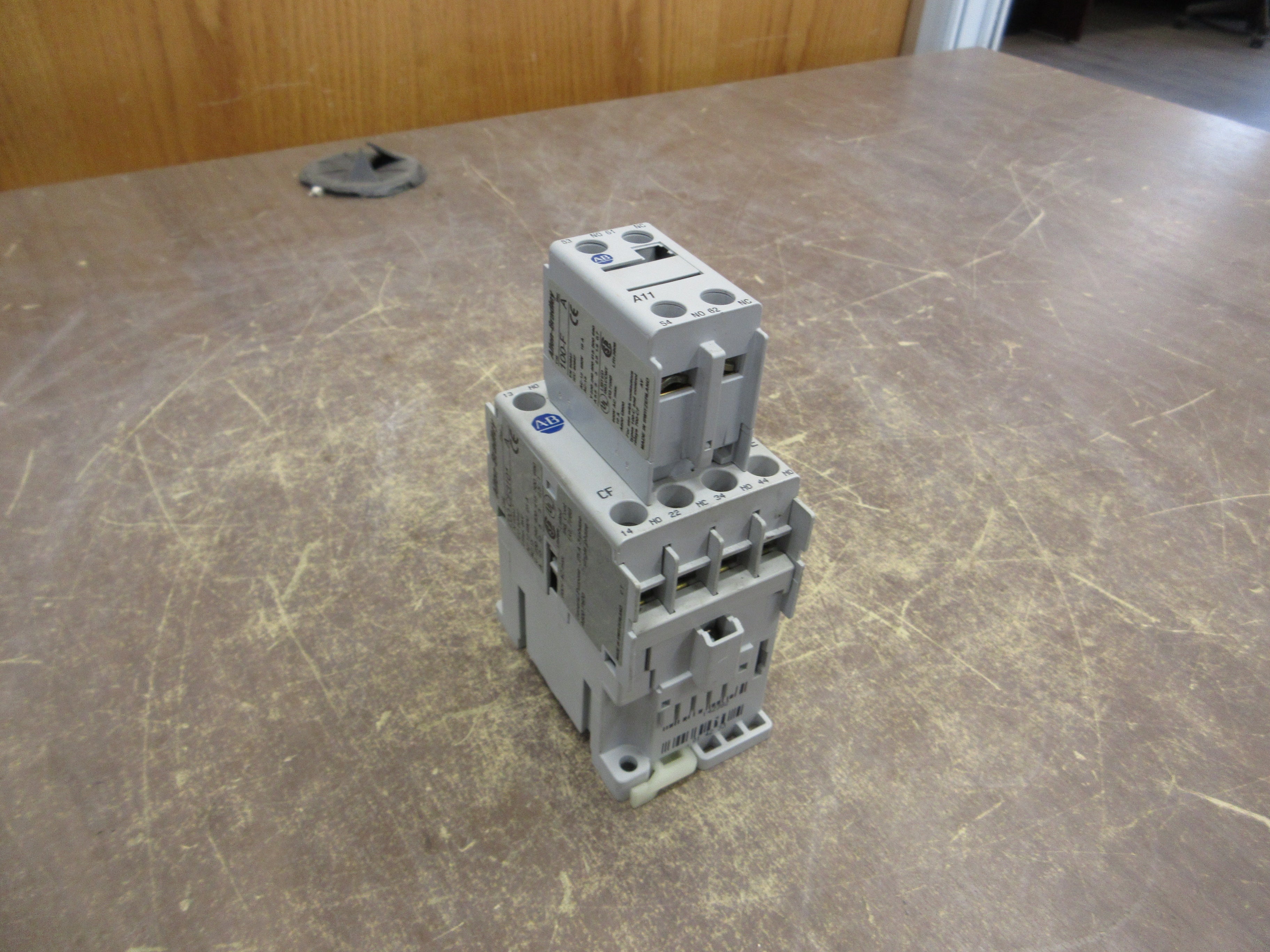 Allen-Bradley Contactor 700-CF310* Ser. A 120V Coil 600V 25A Used