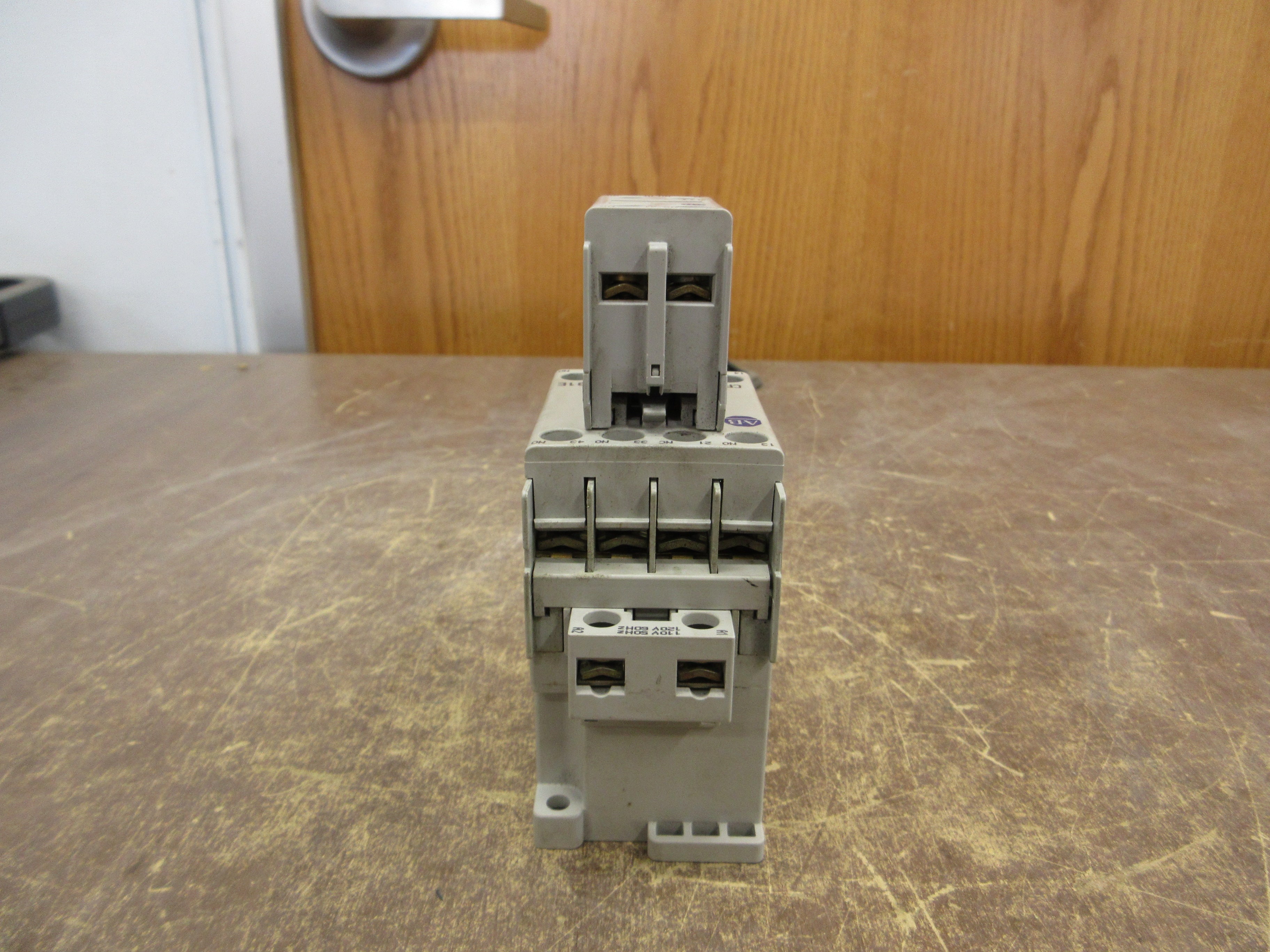 Allen-Bradley Contactor 700-CF310* Ser. A 120V Coil 600V 25A Used